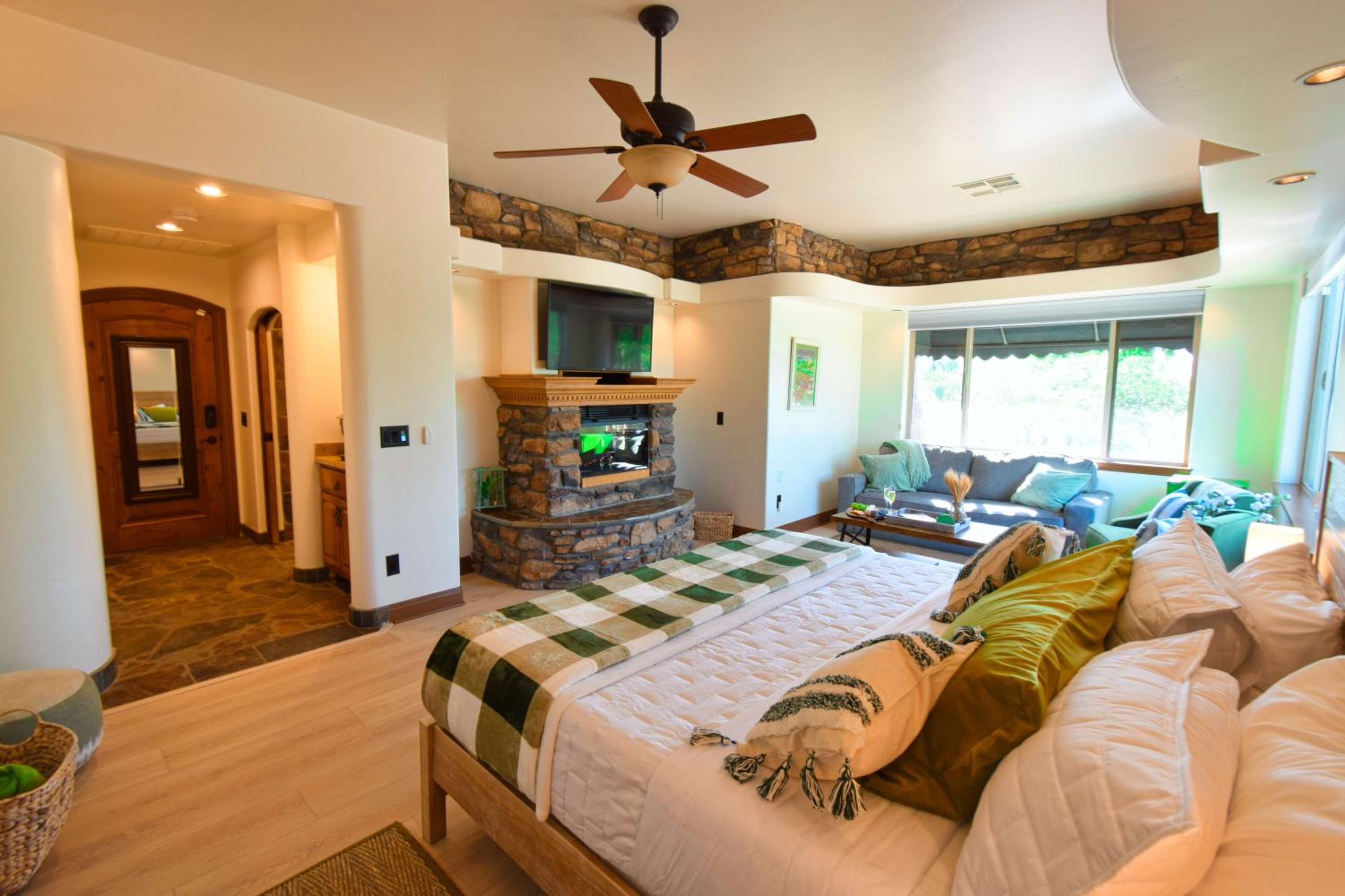 Peppertree Lane Ranch -- Seven-Acre Ranch in the Heart of Wine Country