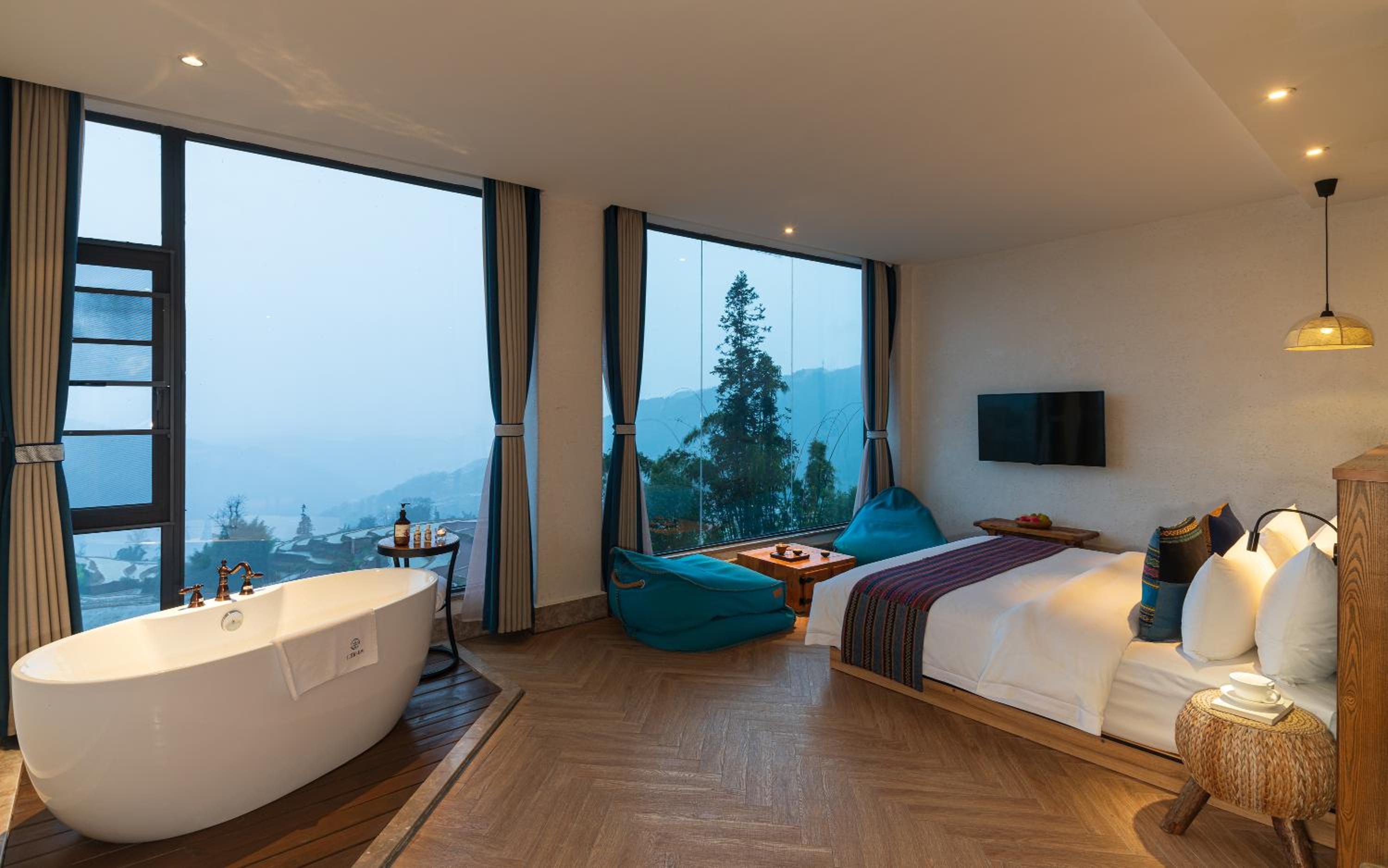 Twelve Manor Xiangdian Yuanyang Rice Terraces Retreat