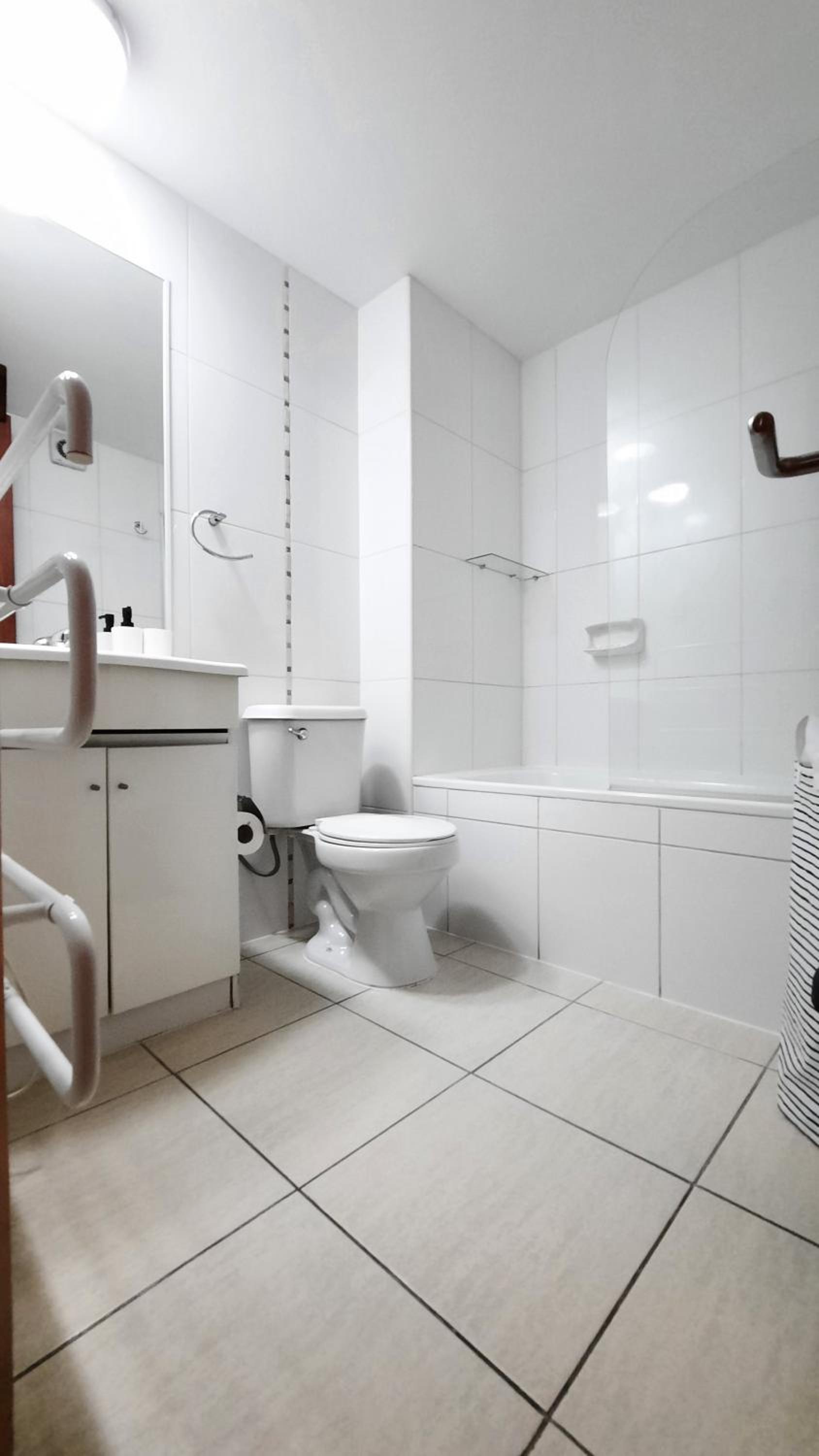 Cómodo y Moderno apartamento en Las Condes 2Dorm, 2Baños, open-Kitchen