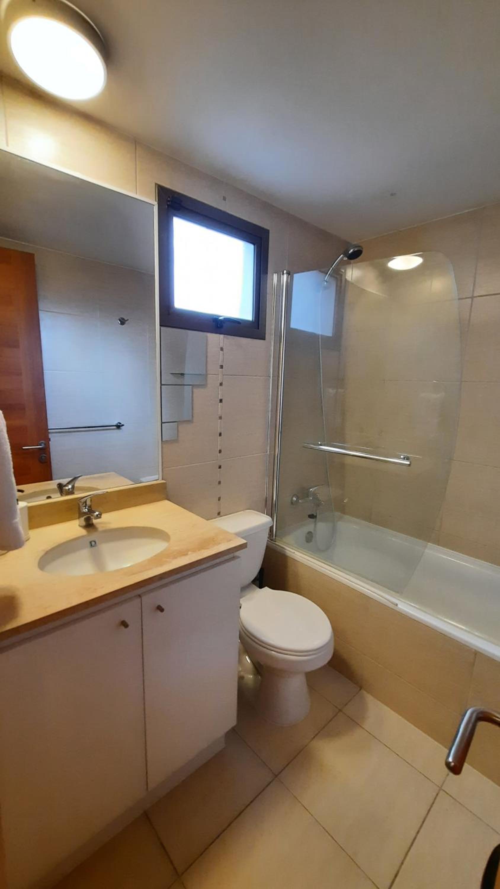 Cómodo y Moderno apartamento en Las Condes 2Dorm, 2Baños, open-Kitchen