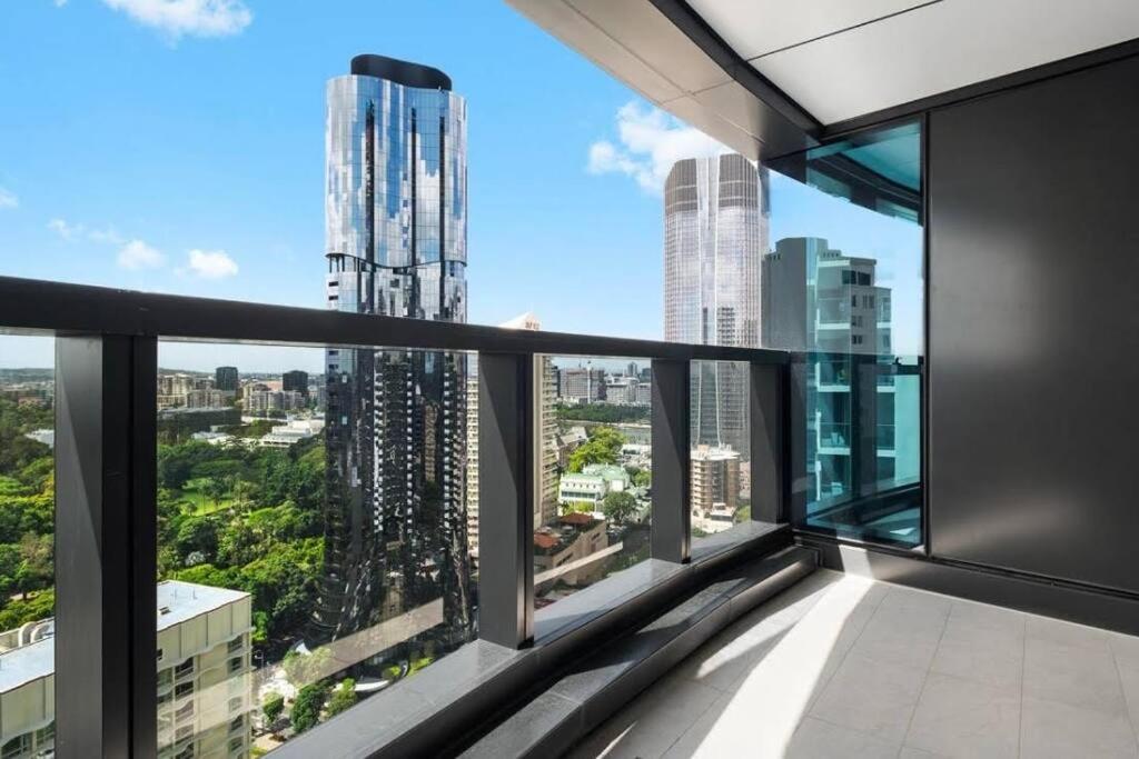 L19 Spacious Apt, Wi-Fi, Parking by Stylish Stays