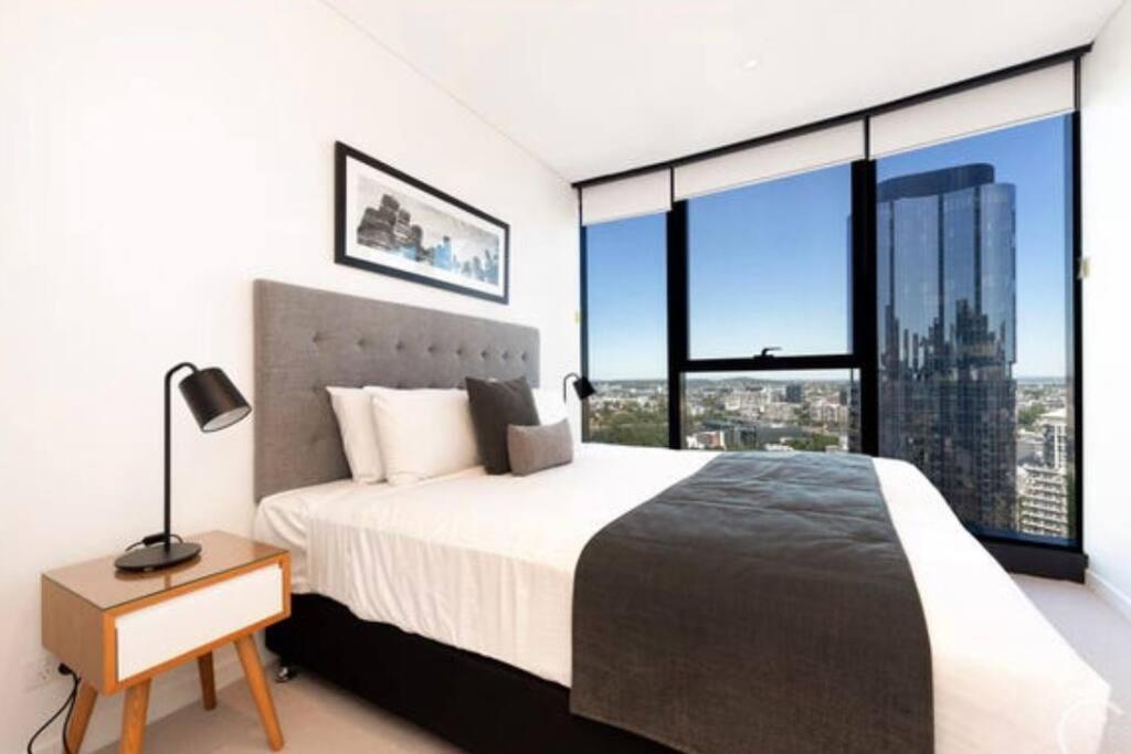 L19 Spacious Apt, Wi-Fi, Parking by Stylish Stays
