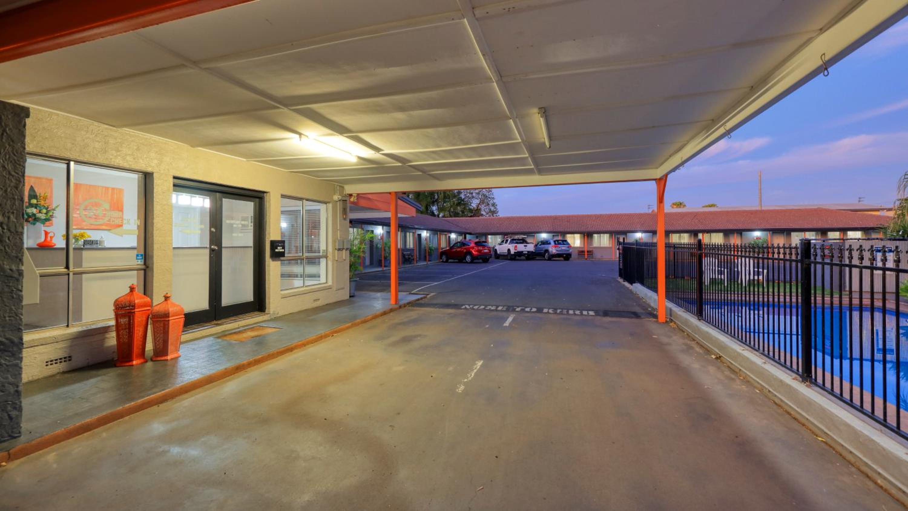 Country Leisure Motor Inn