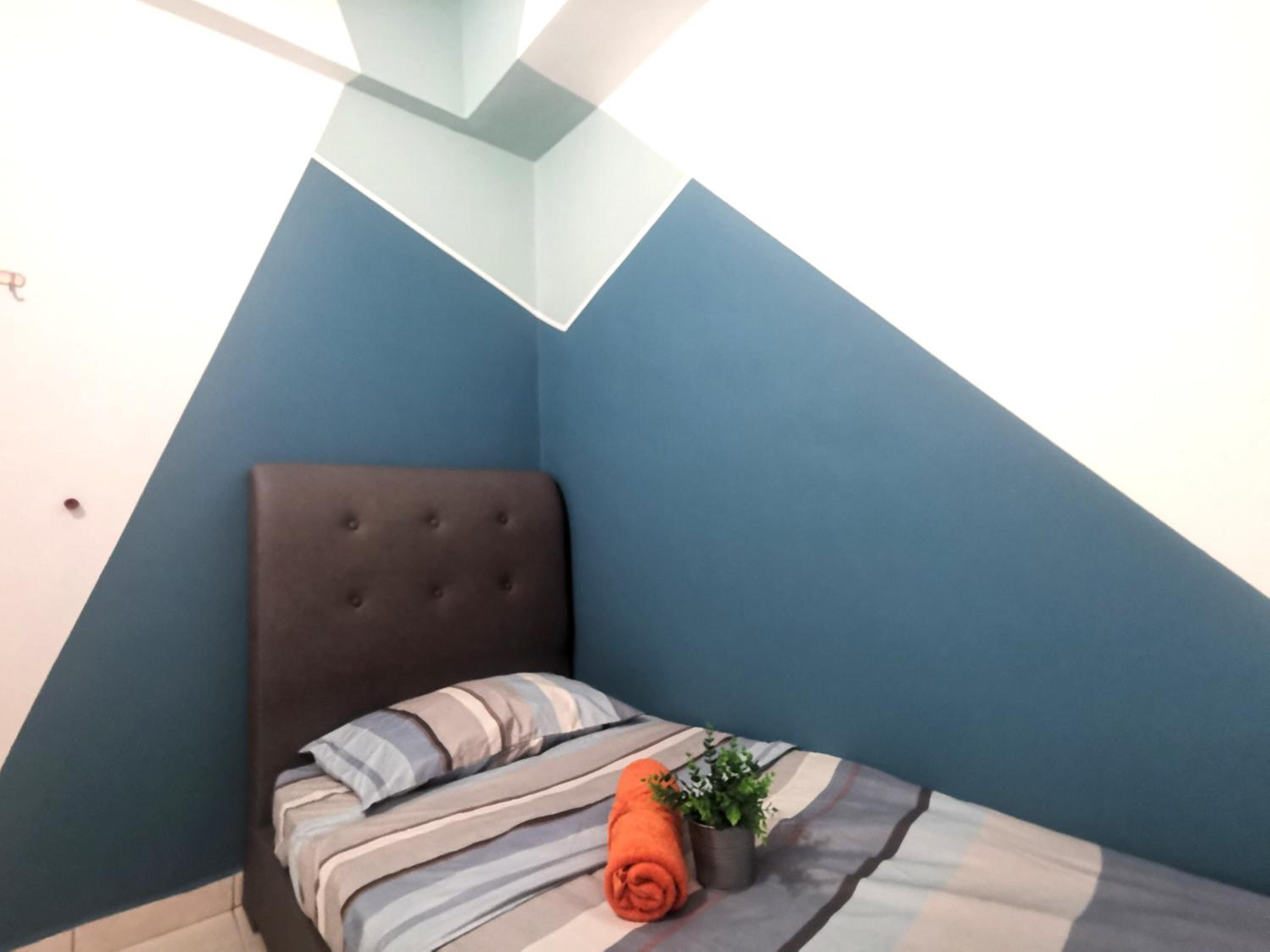 Menjalara Kepong ShareHouse Room Only