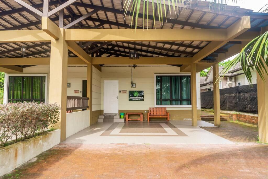 2 Storey Semi-D Homestay Nilai and KLIA, F1 Sepang with Pool photo 1