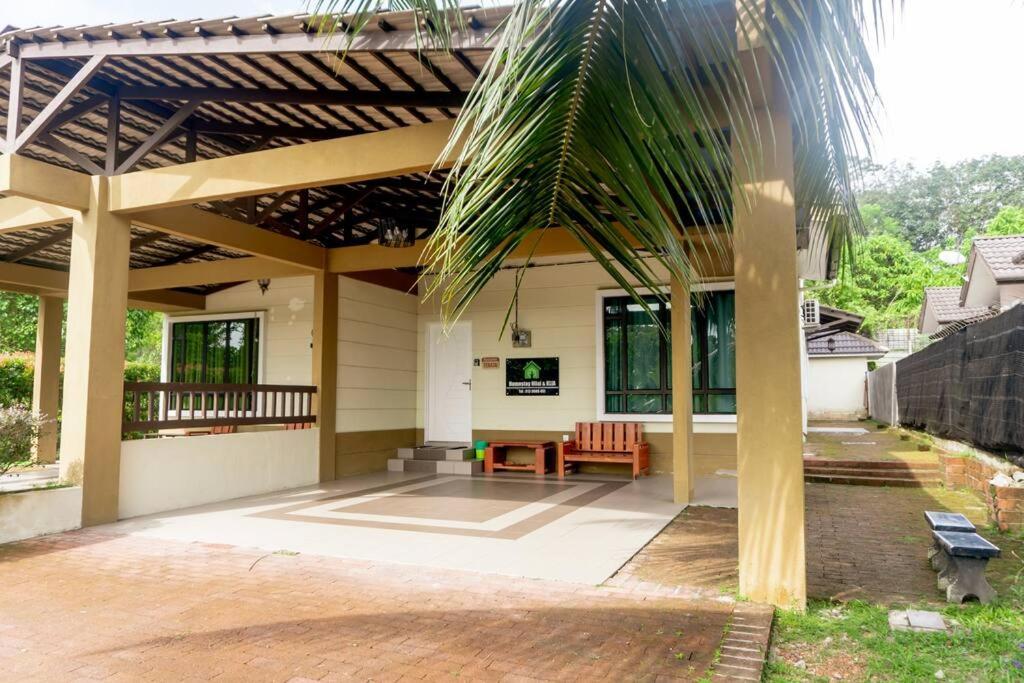 2 Storey Semi-D Homestay Nilai and KLIA, F1 Sepang with Pool view 4