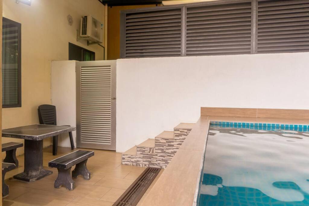 2 Storey Semi-D Homestay Nilai and KLIA, F1 Sepang with Pool photo 4