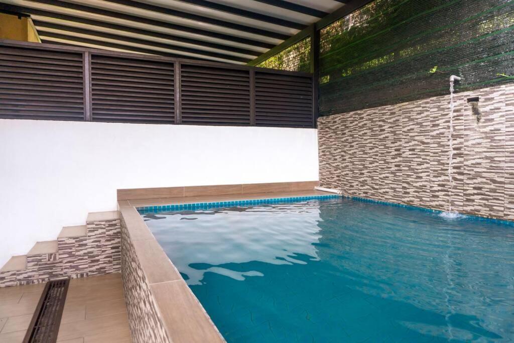 2 Storey Semi-D Homestay Nilai and KLIA, F1 Sepang with Pool photo 2