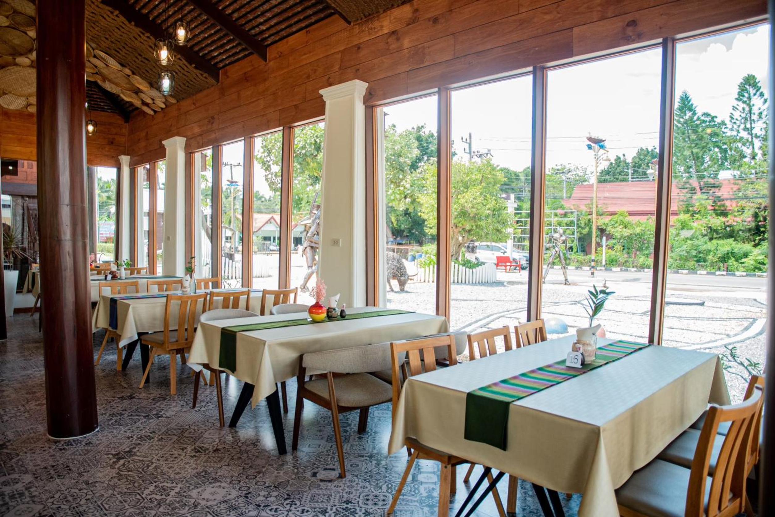 Maikaew Damnoen Resort