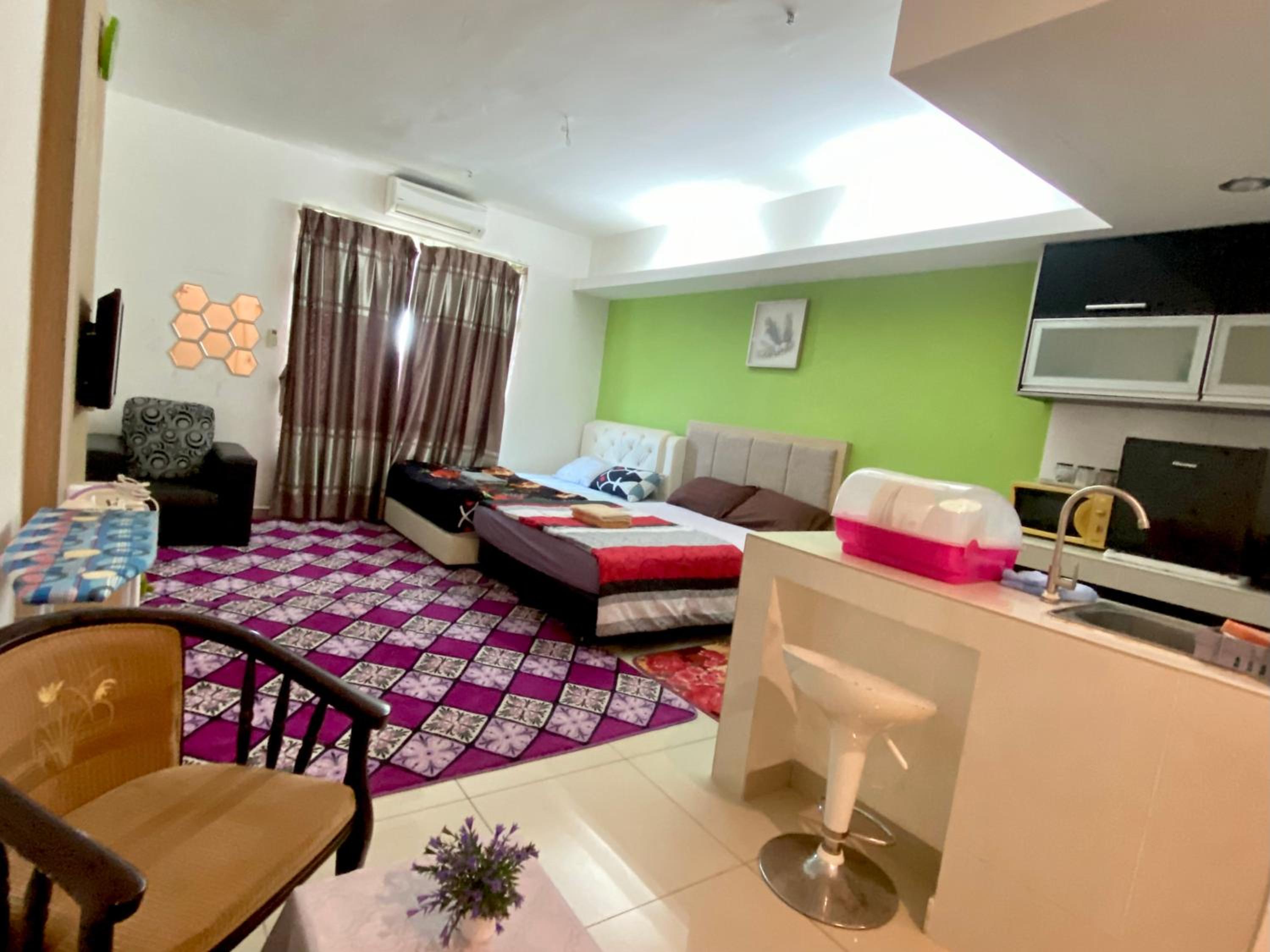 Private Studio Viana Court Service Apartment 4 with private parking photo 3