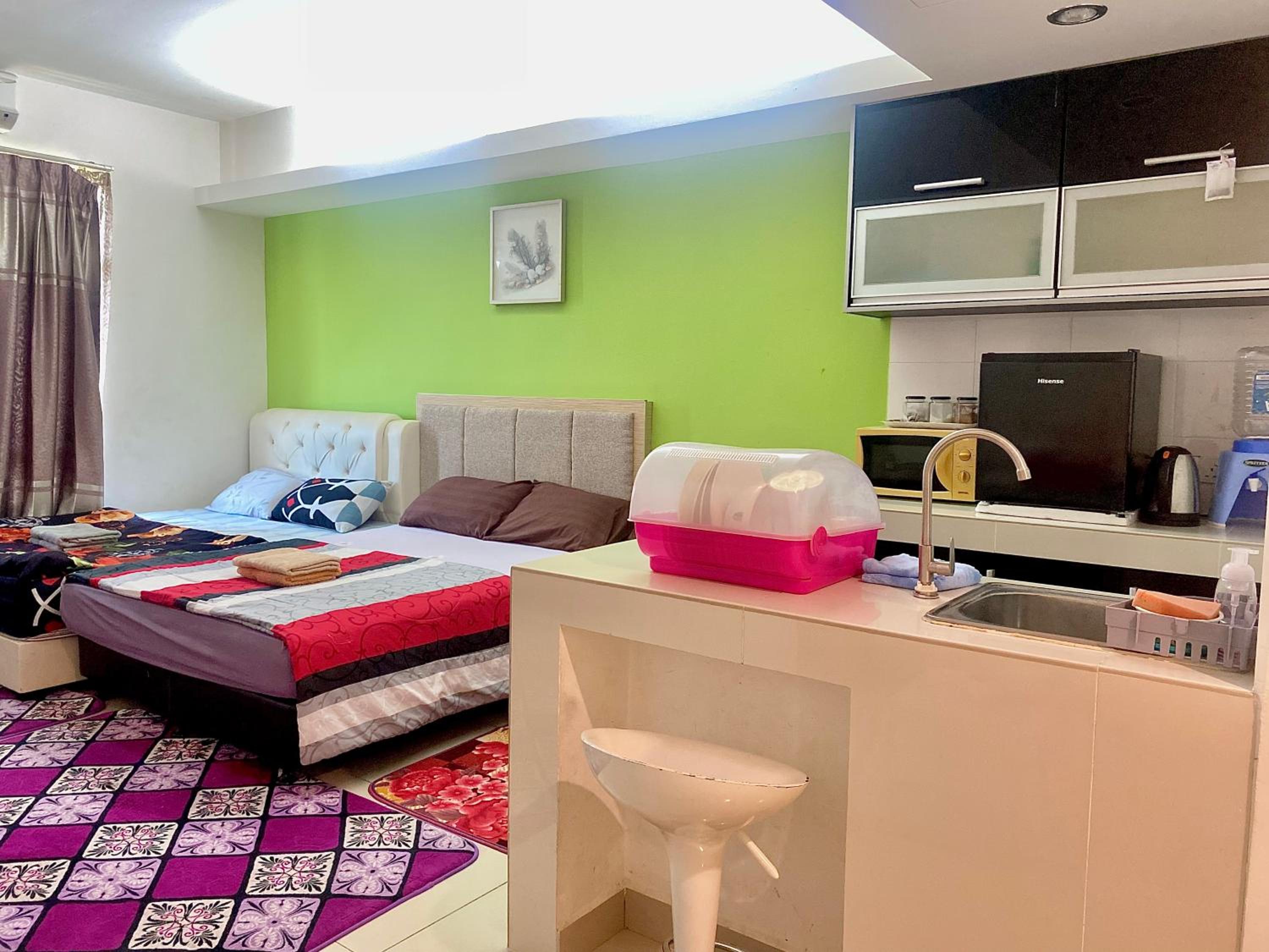 Private Studio Viana Court Service Apartment 4 with private parking photo 8