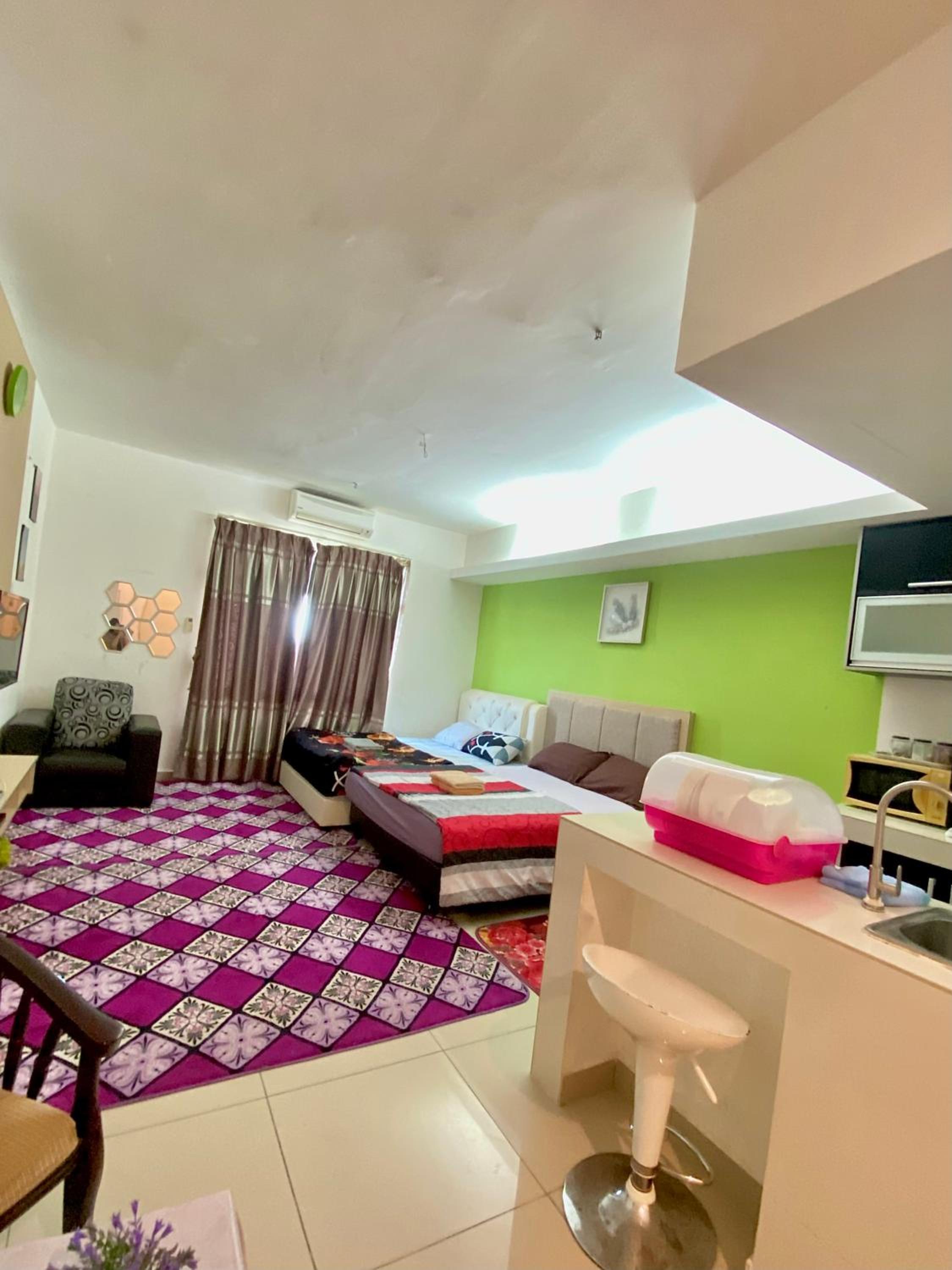 Private Studio Viana Court Service Apartment 4 with private parking photo 5