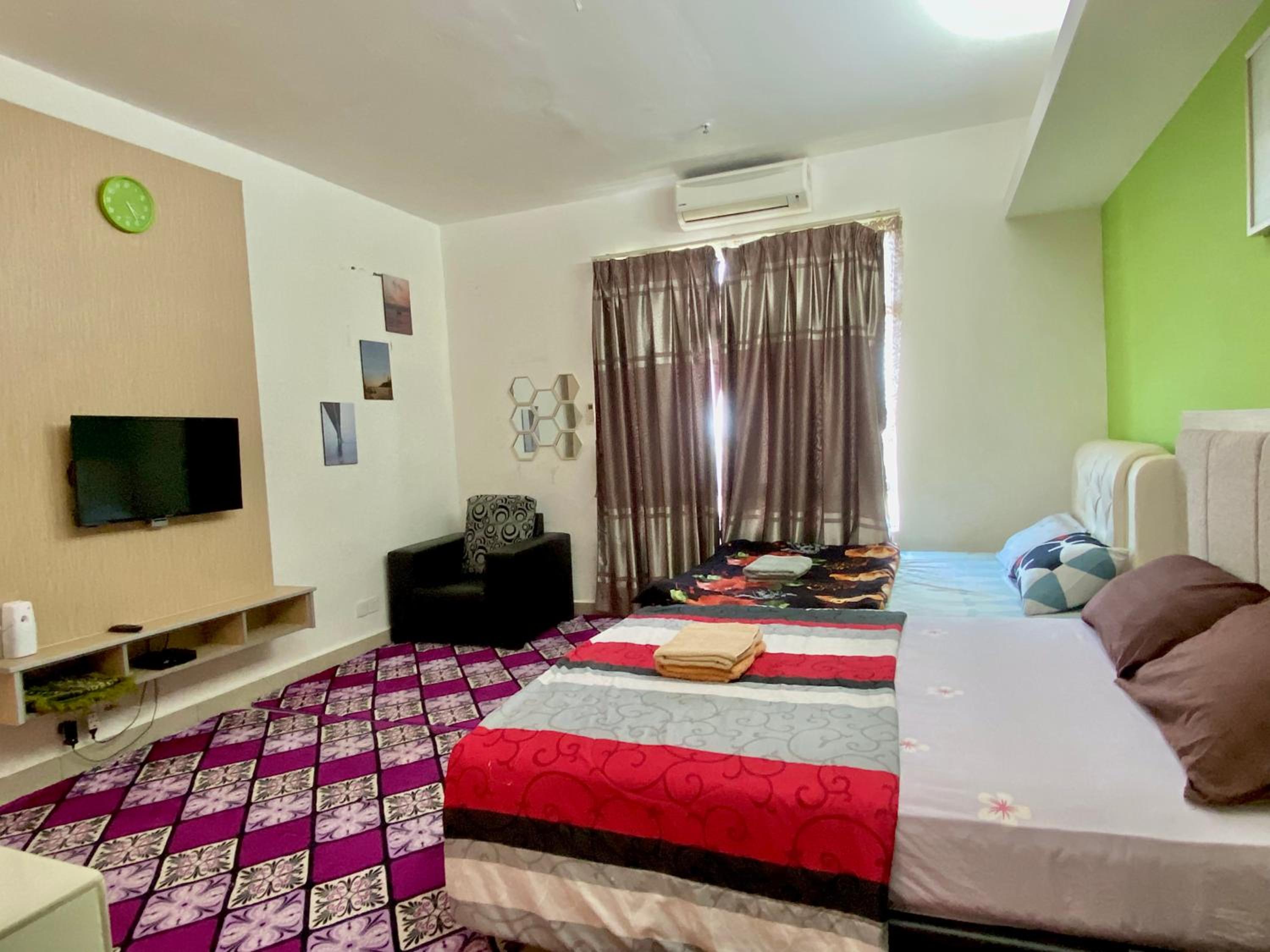 Private Studio Viana Court Service Apartment 4 with private parking photo 4