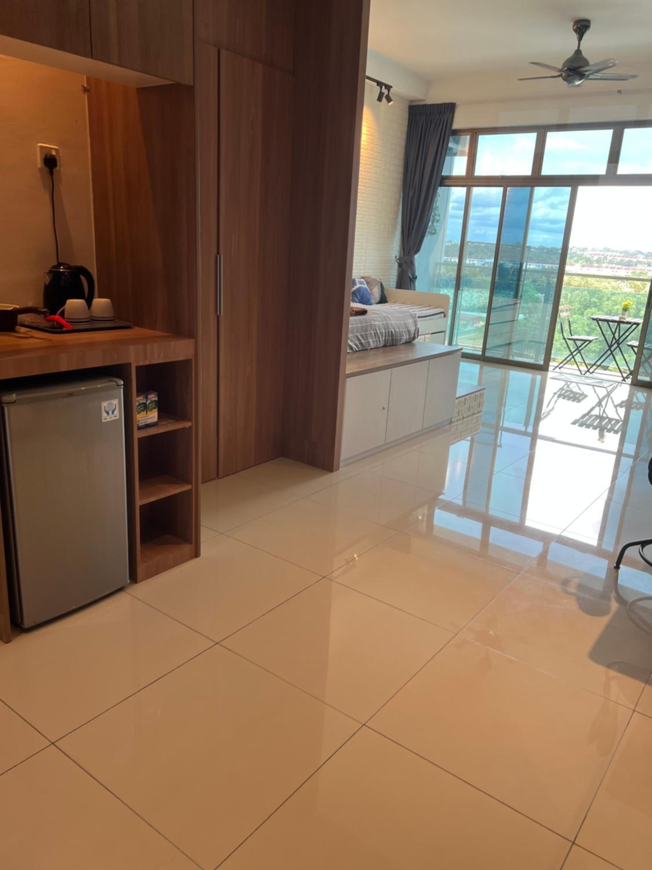 93-Palazio Studio For 4pax Street City view