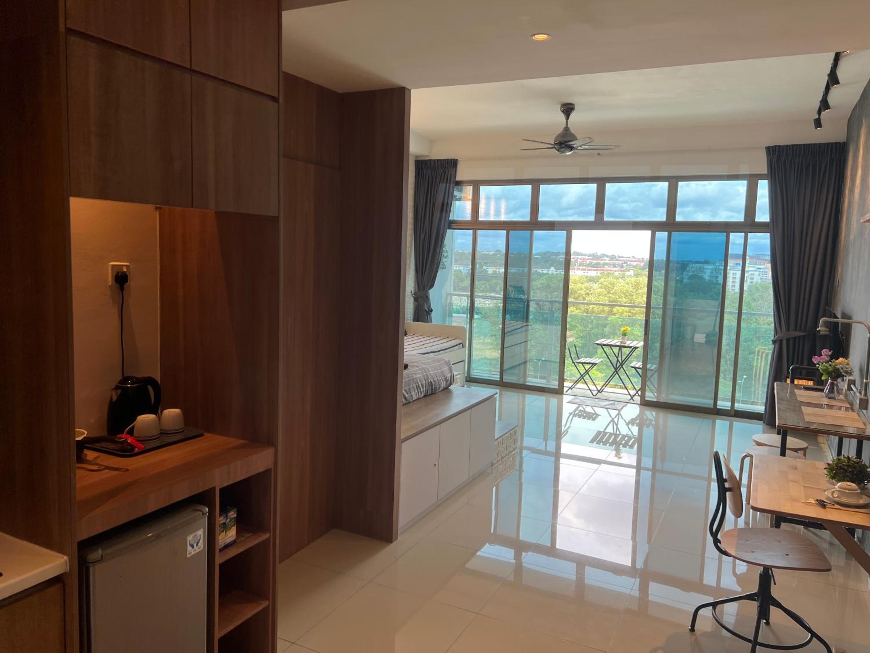 93-Palazio Studio For 4pax Street City view