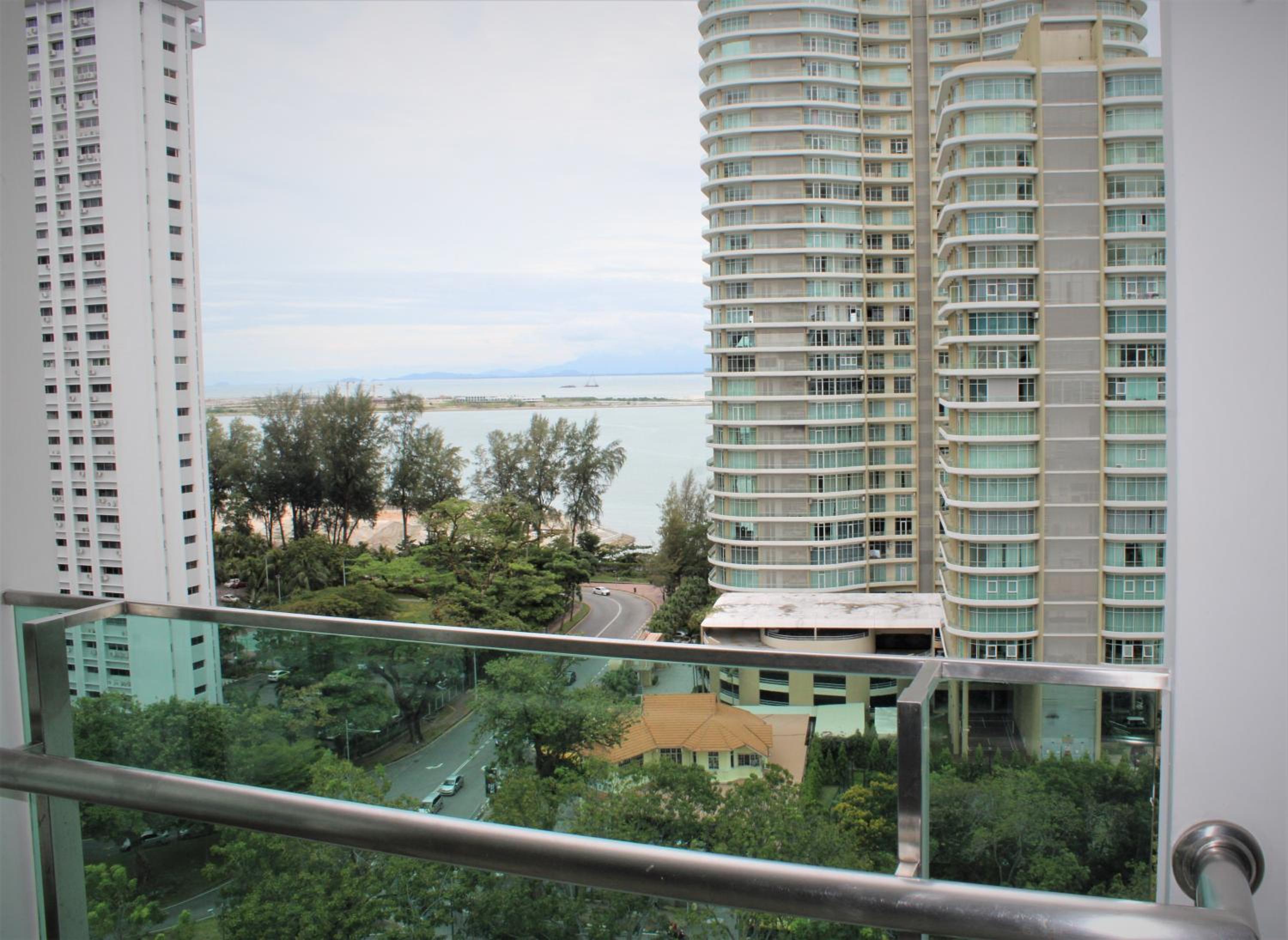 Mansion One SeaView Georgetown 2BR 6 Pax photo 4