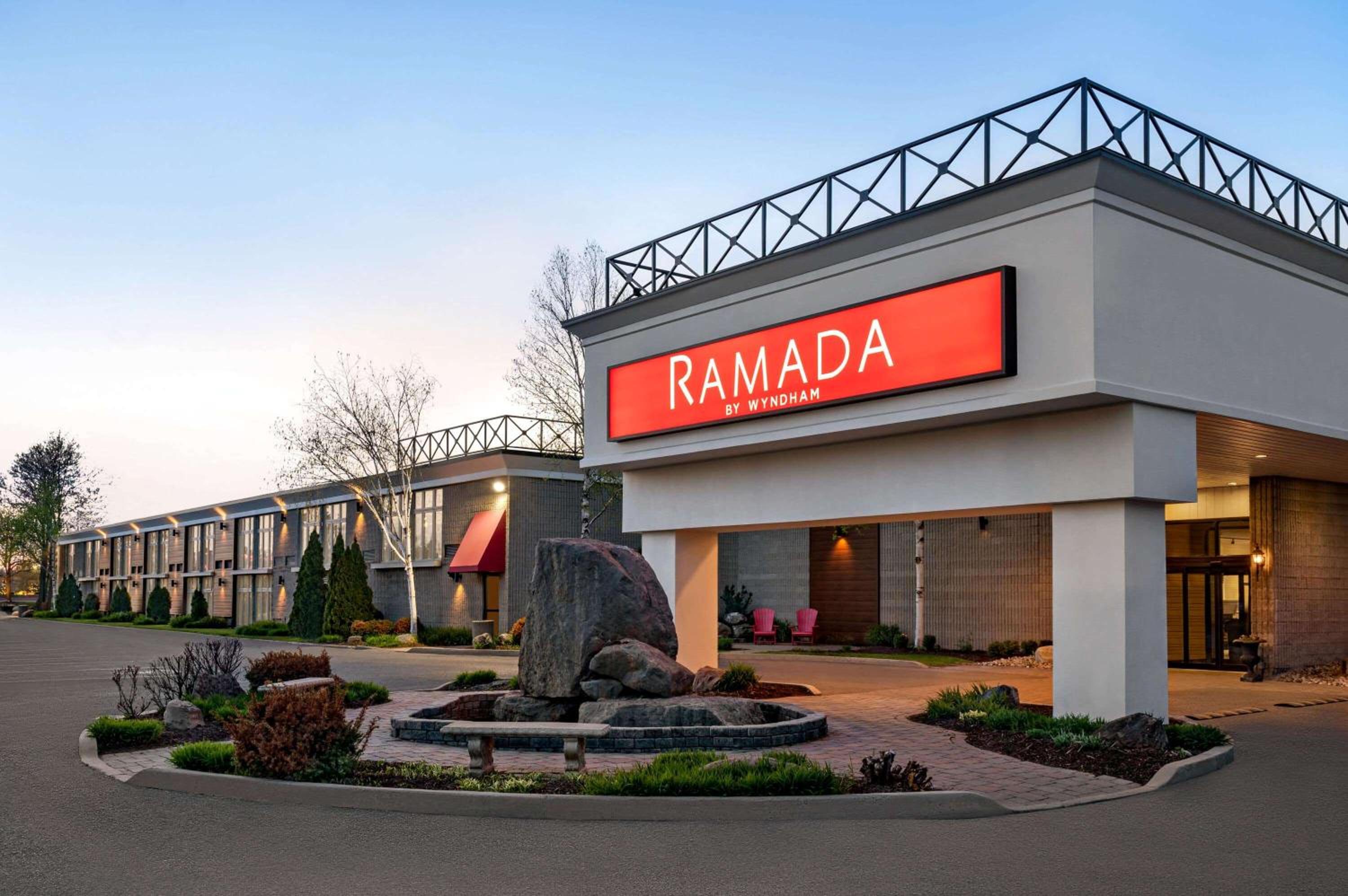 Cornwall Vacations - Ramada by Wyndham Cornwall - Property Image 1