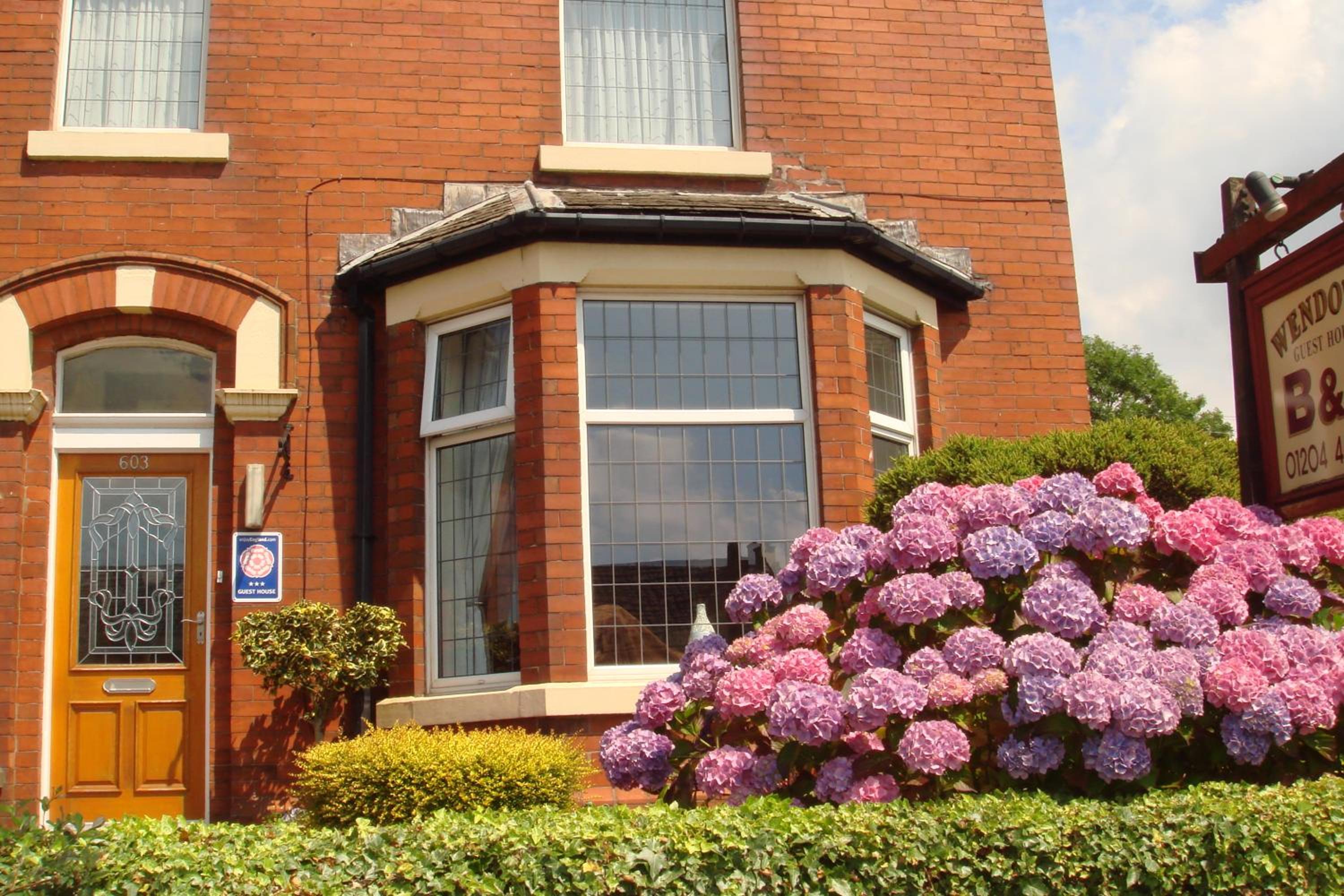 Bolton Vacations - Wendover Guest House - Property Image 1