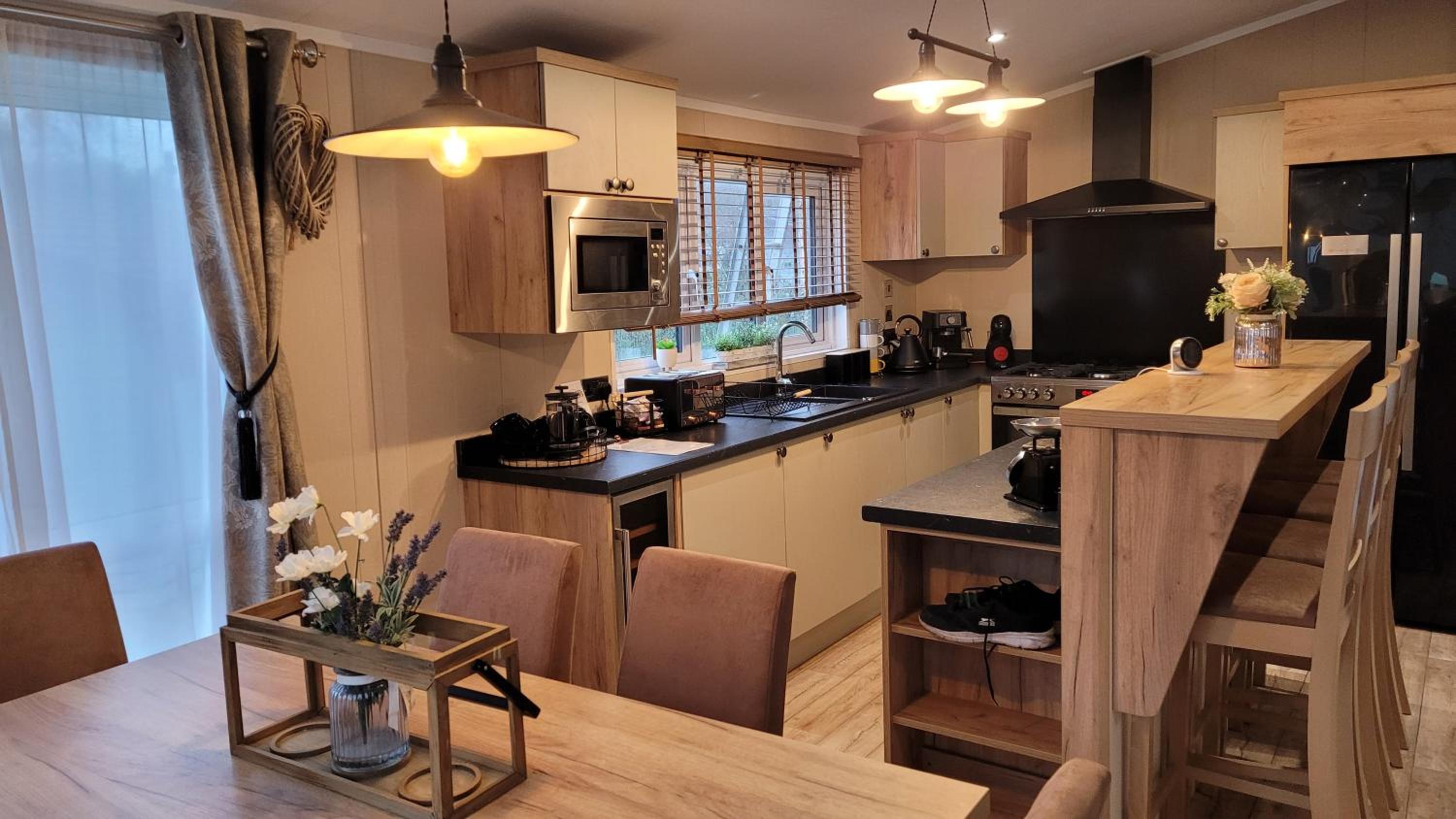 LUXURY PEACEFUL LODGE on edge of New Forest and 800m from sea ENTERTAINMENT and LEISURE PASSES INCLUDED view 5