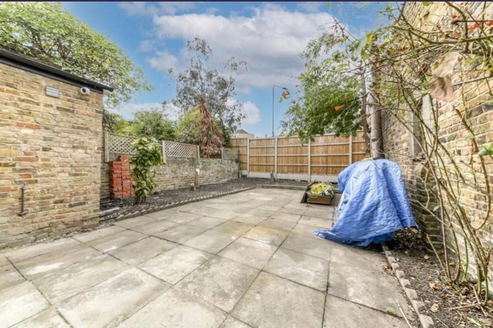 A beautiful newly renovated home: The Arlingford view 3