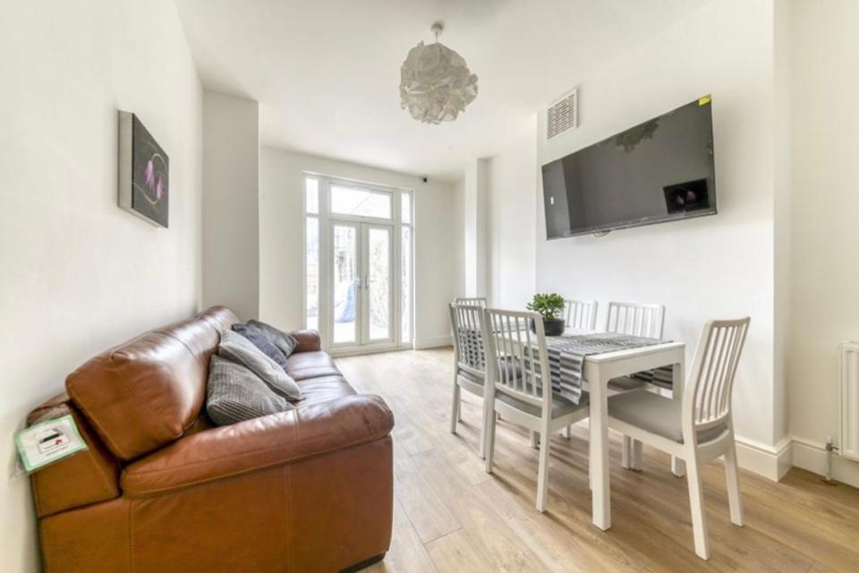 A beautiful newly renovated home: The Arlingford view 5