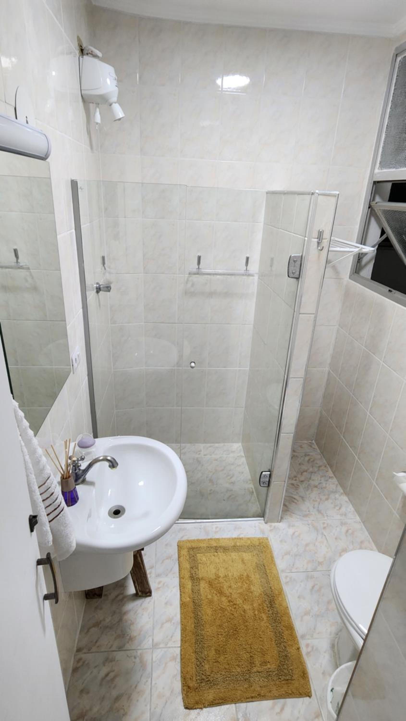 Apto Guarujá 1 Dorm com Garagem Coberta 280m da Praia