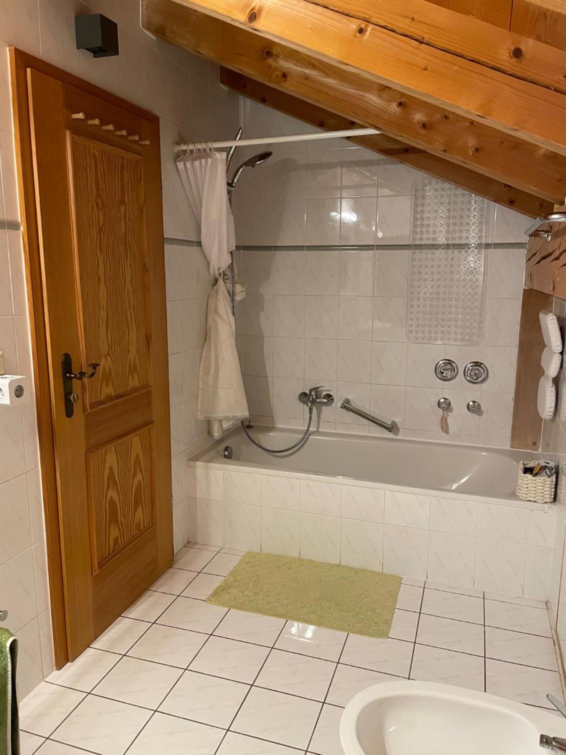 Dachgeschosswohnung mit traumhaftem Zugspitzblick bei Garmisch