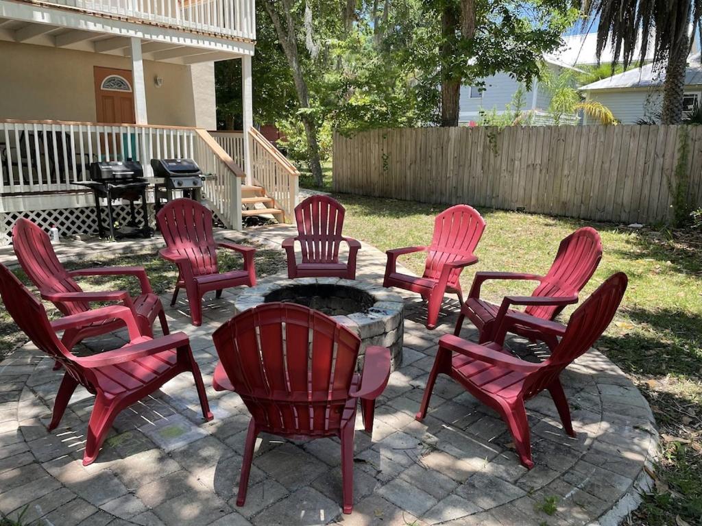 Spacious renovated 4br downtown home w firepit sleeps 8+ view 4