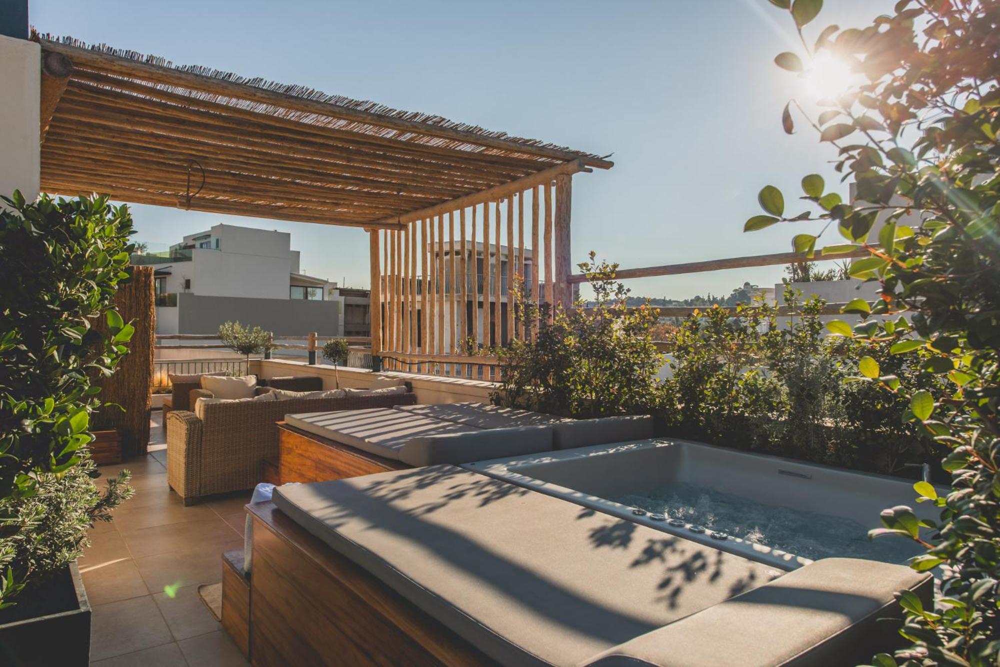 Luxury Apartment with Acropolis view Terrace and Jacuzzi in the Heart of Athens - Living Stone Azurite