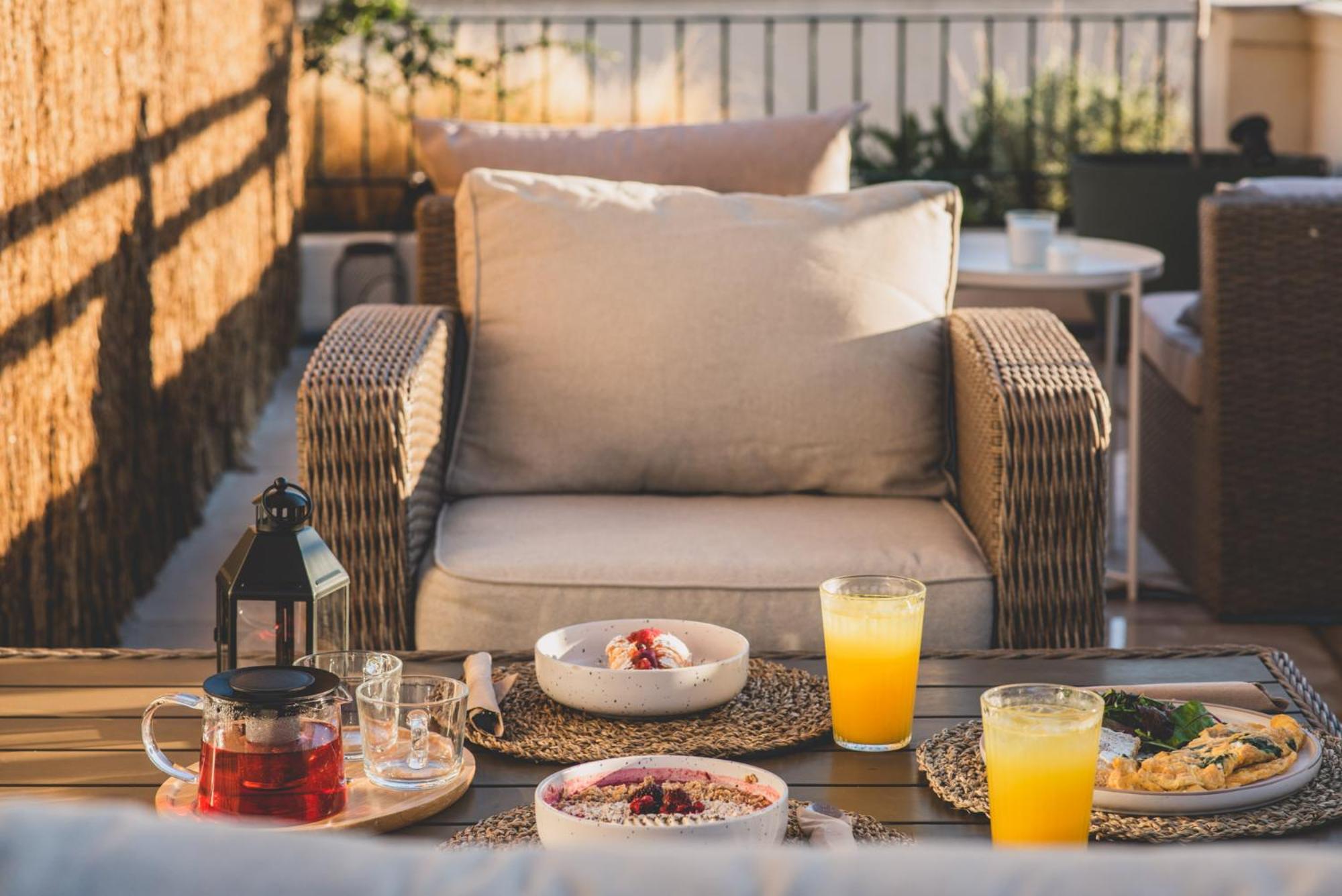 Luxury Apartment with Acropolis view Terrace and Jacuzzi in the Heart of Athens - Living Stone Azurite