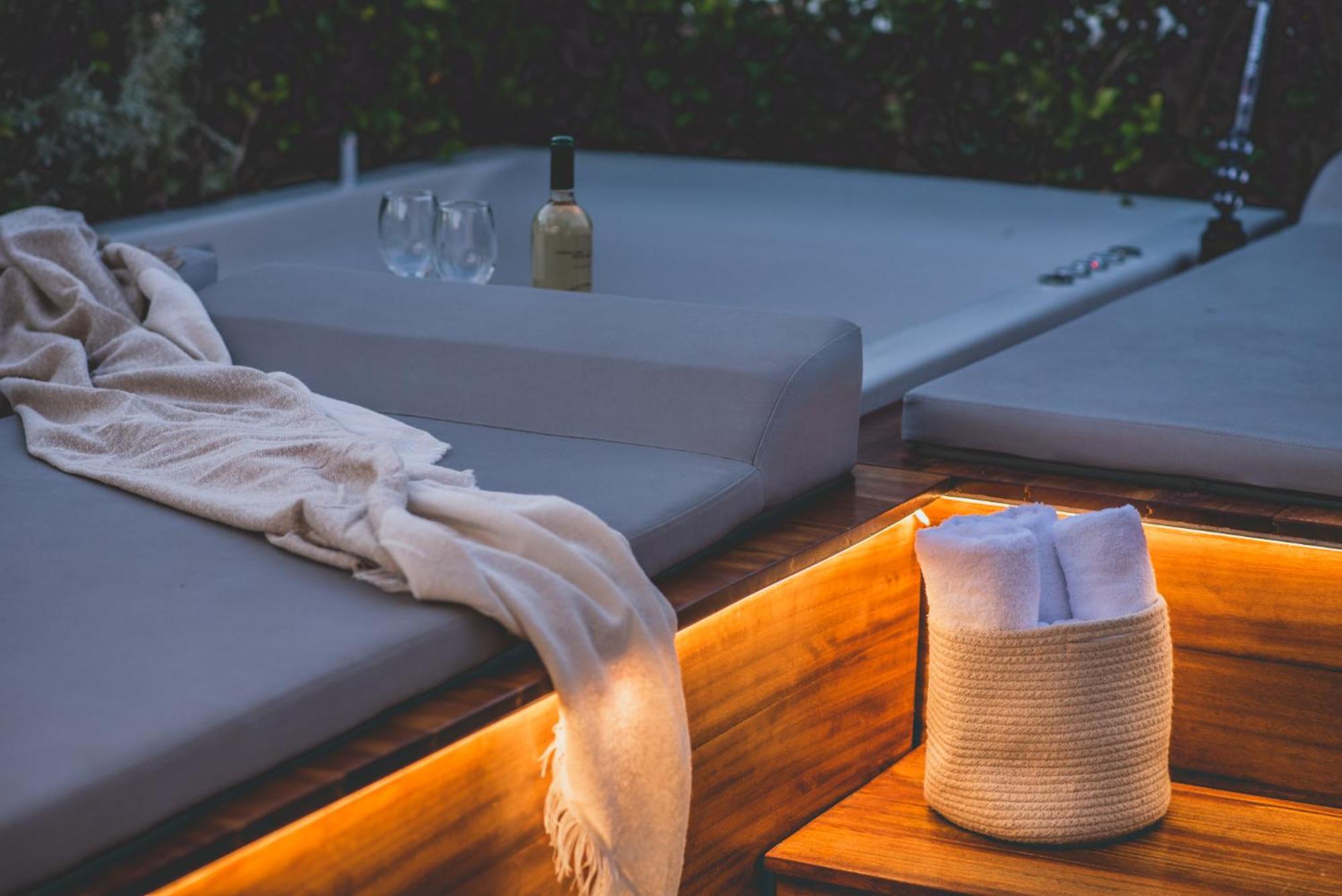 Luxury Apartment with Acropolis view Terrace and Jacuzzi in the Heart of Athens - Living Stone Azurite
