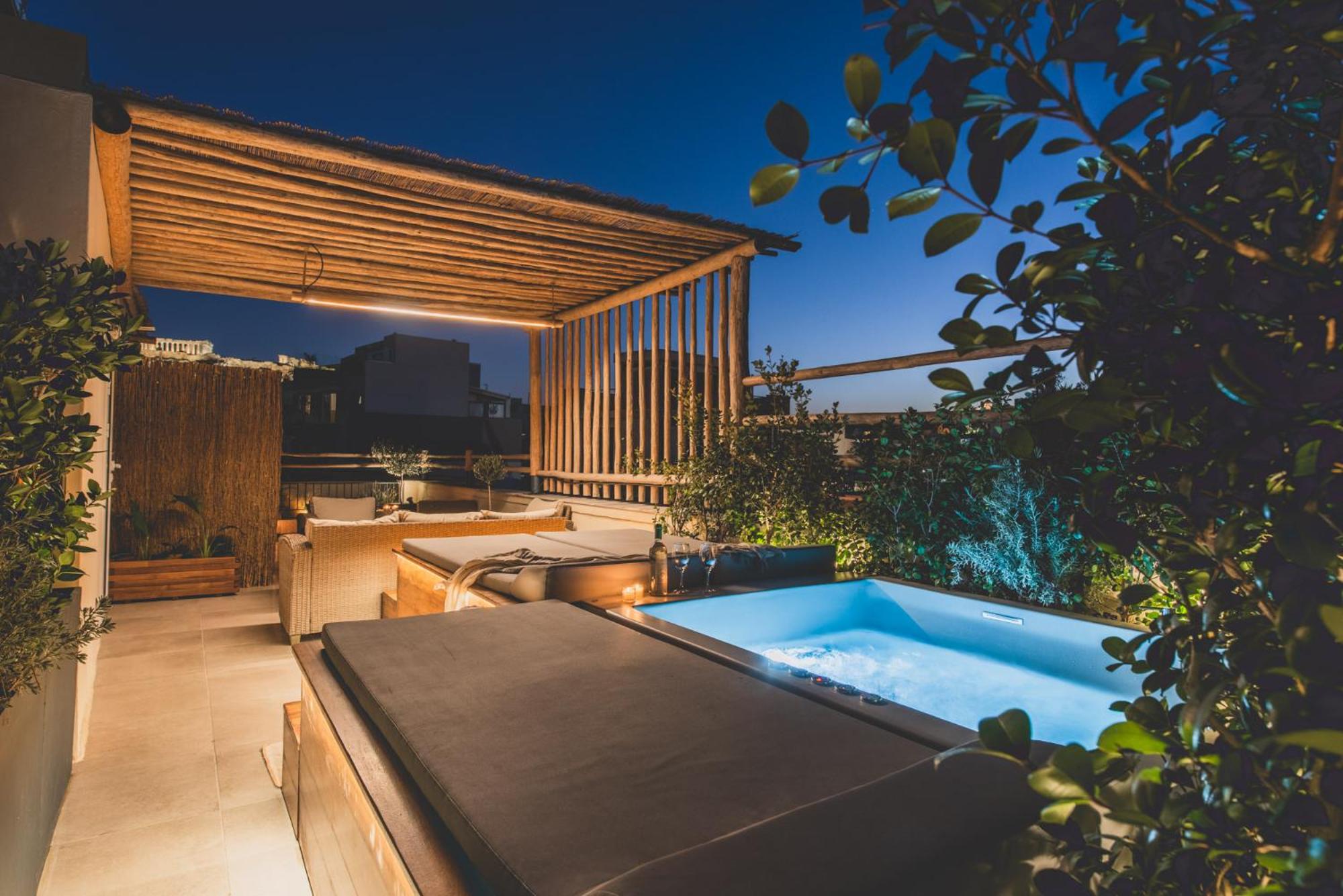 Luxury Apartment with Acropolis view Terrace and Jacuzzi in the Heart of Athens - Living Stone Azurite