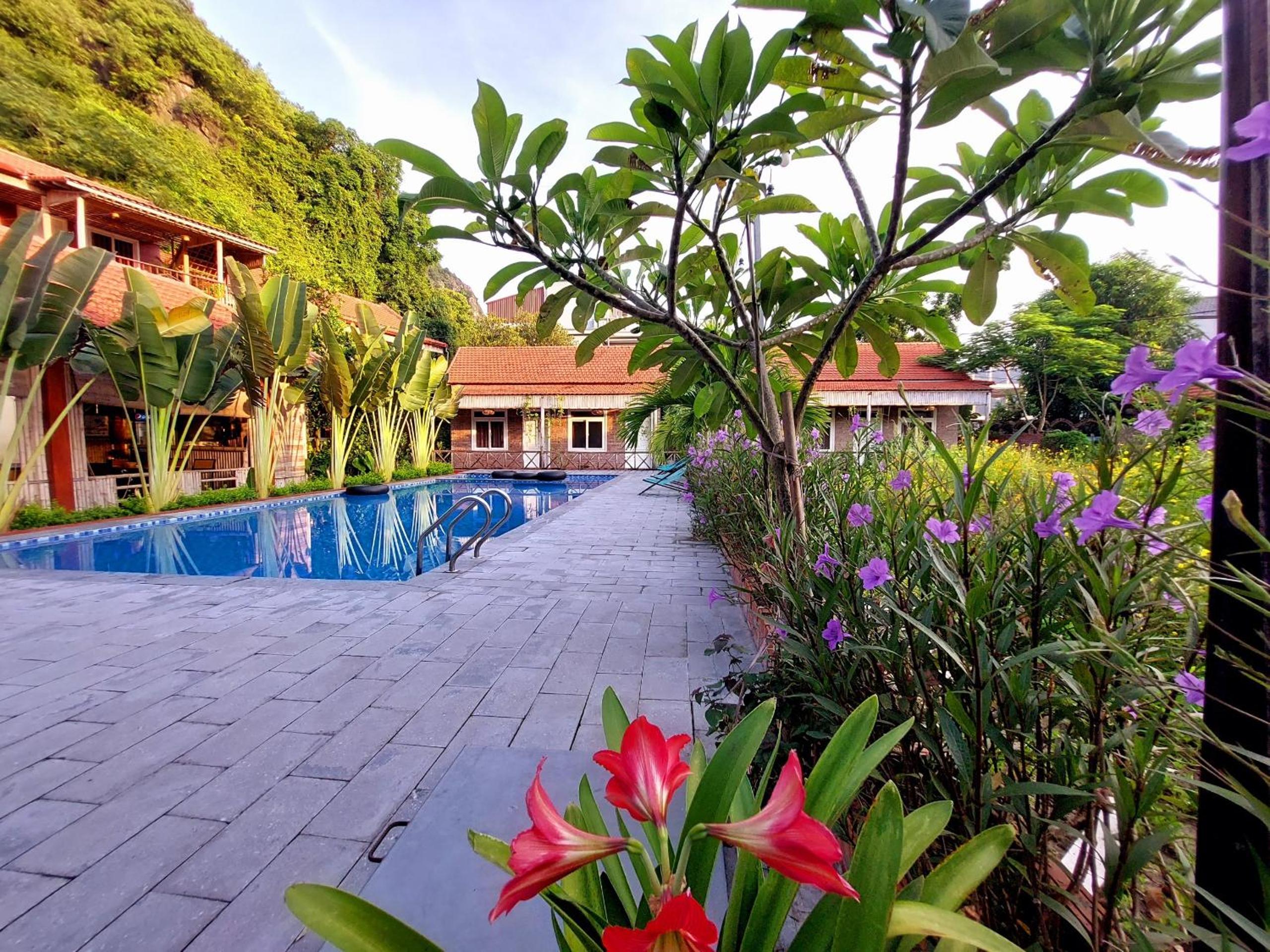 Ninh Binh Mountain Side Homestay & Cafe