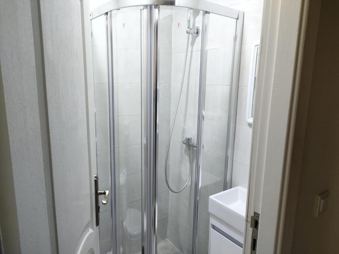 Superb apartment with free parking on premise view 3