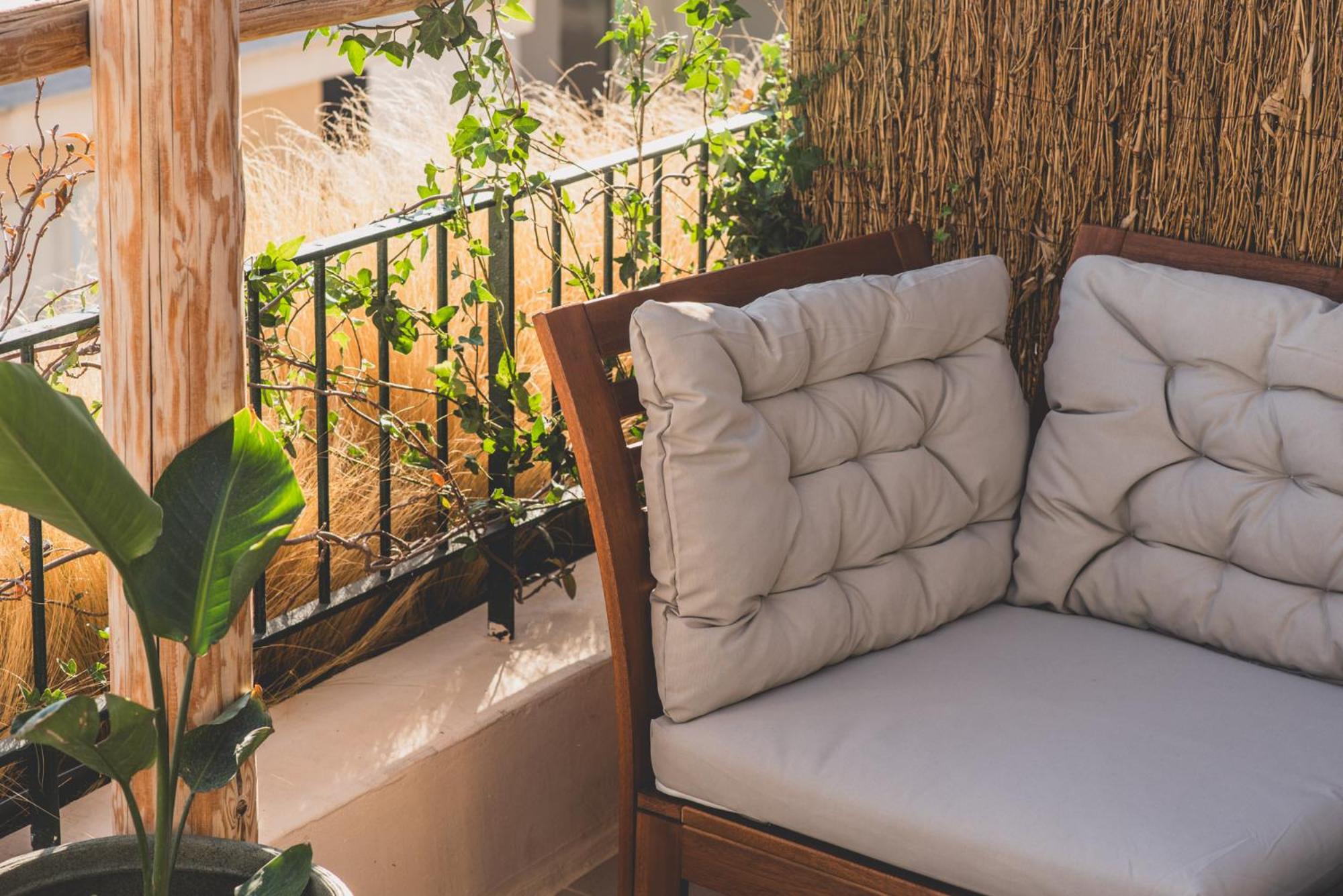 Luxury Apartment with Acropolis View Terrace and Jacuzzi - Living Stone Moonstone