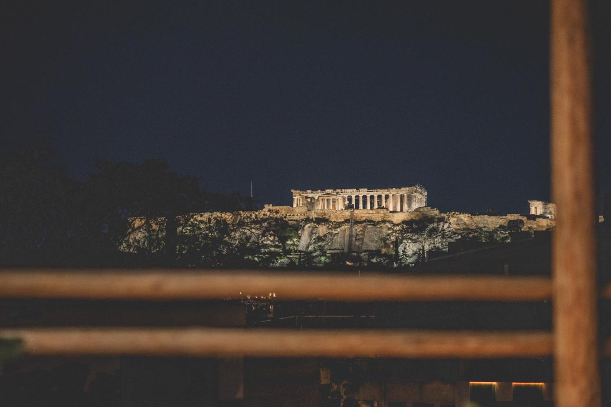Luxury Apartment with Acropolis View Terrace and Jacuzzi - Living Stone Moonstone