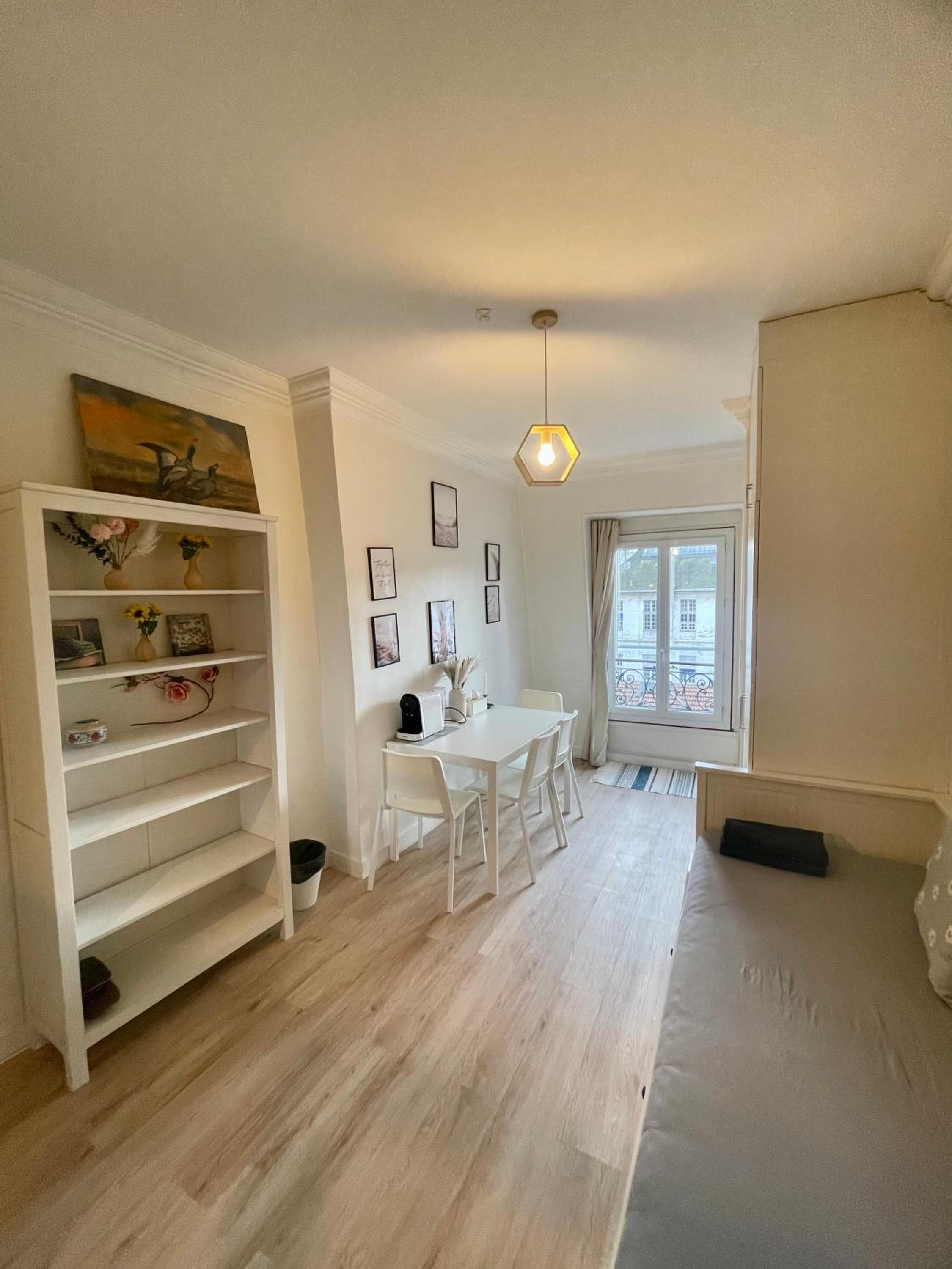 Charming Studio superb location in 7th district Paris
