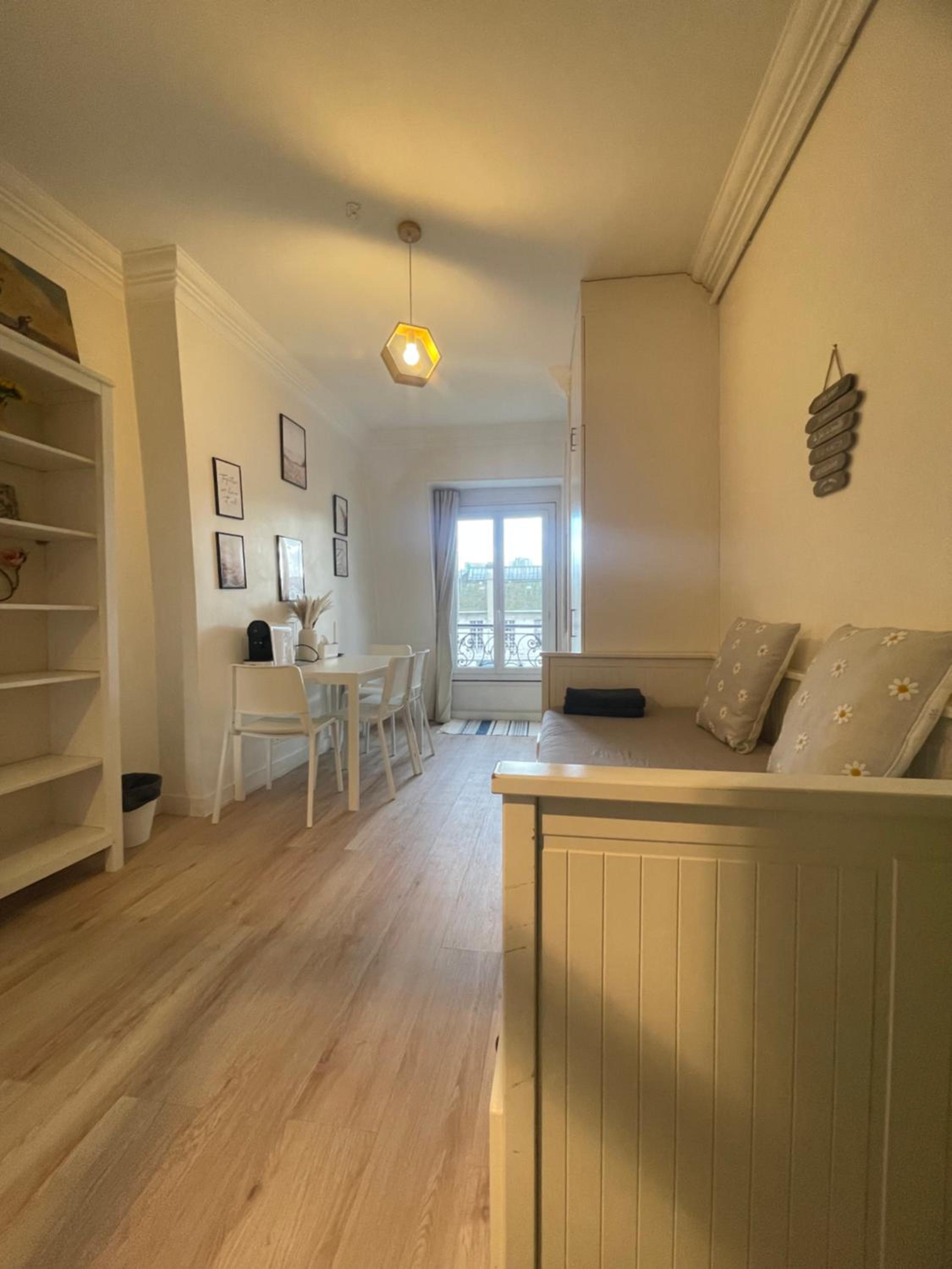 Charming Studio superb location in 7th district Paris