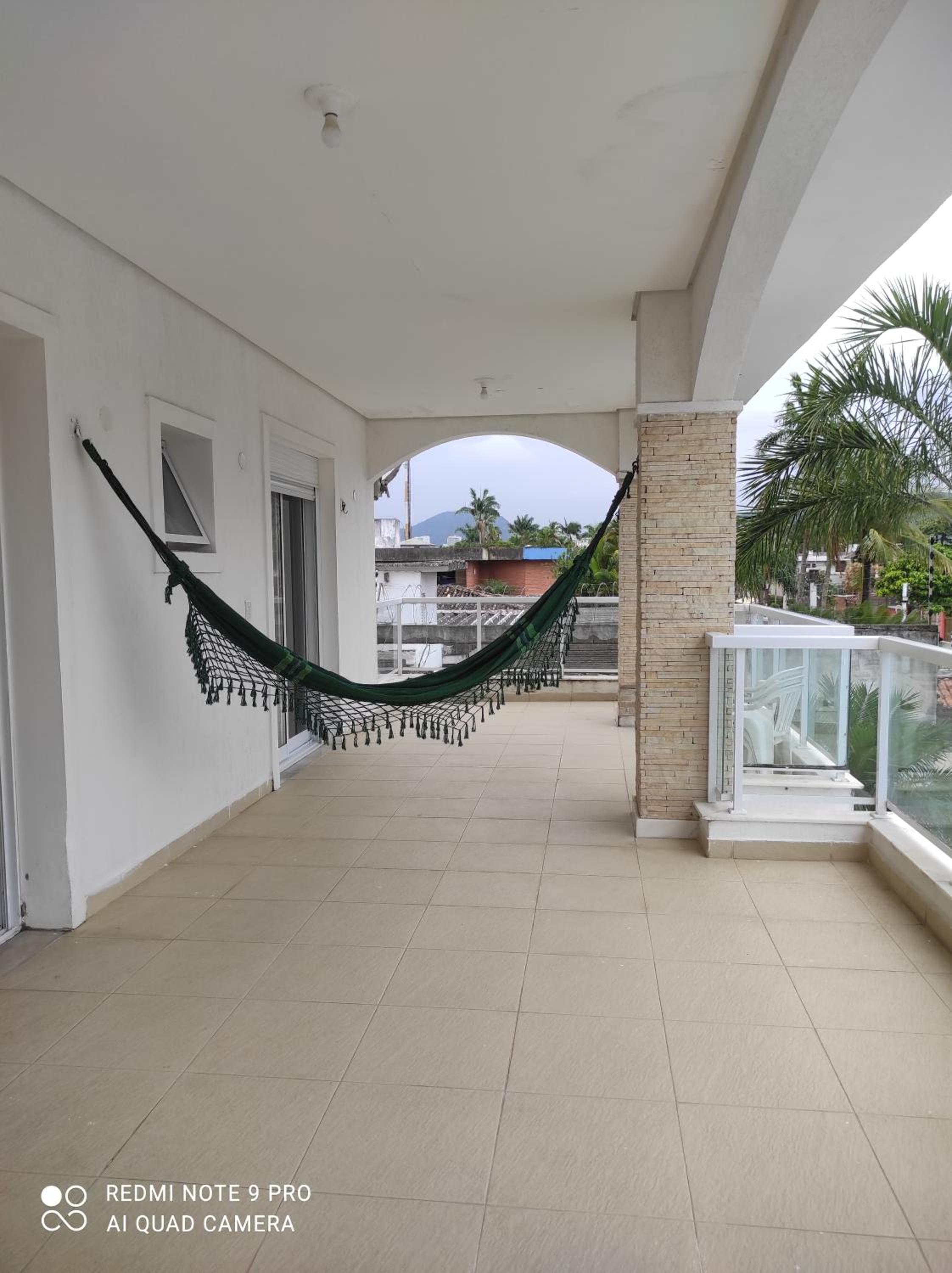 Casa com piscina a 150m da praia da Enseada