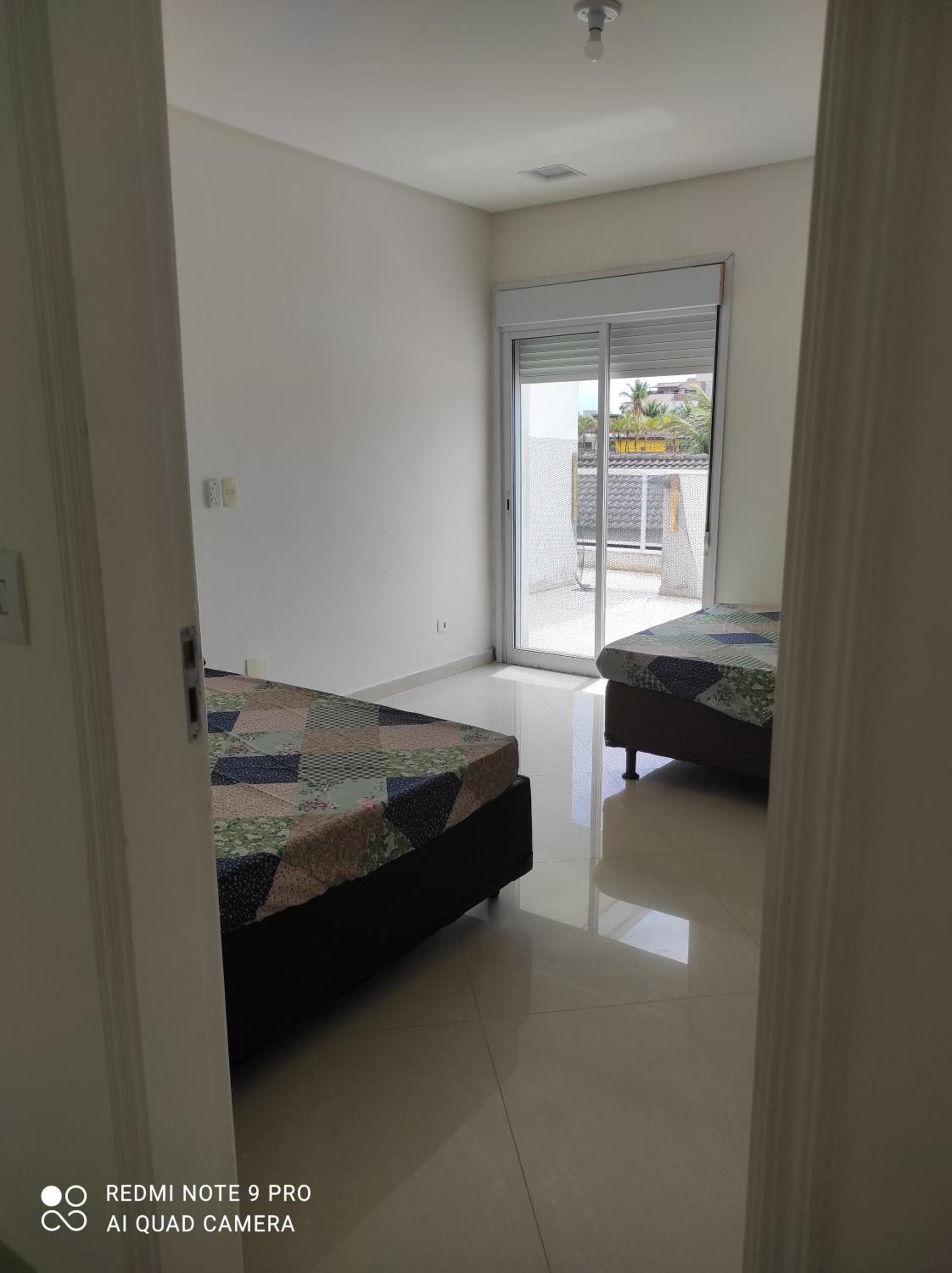 Casa com piscina a 150m da praia da Enseada