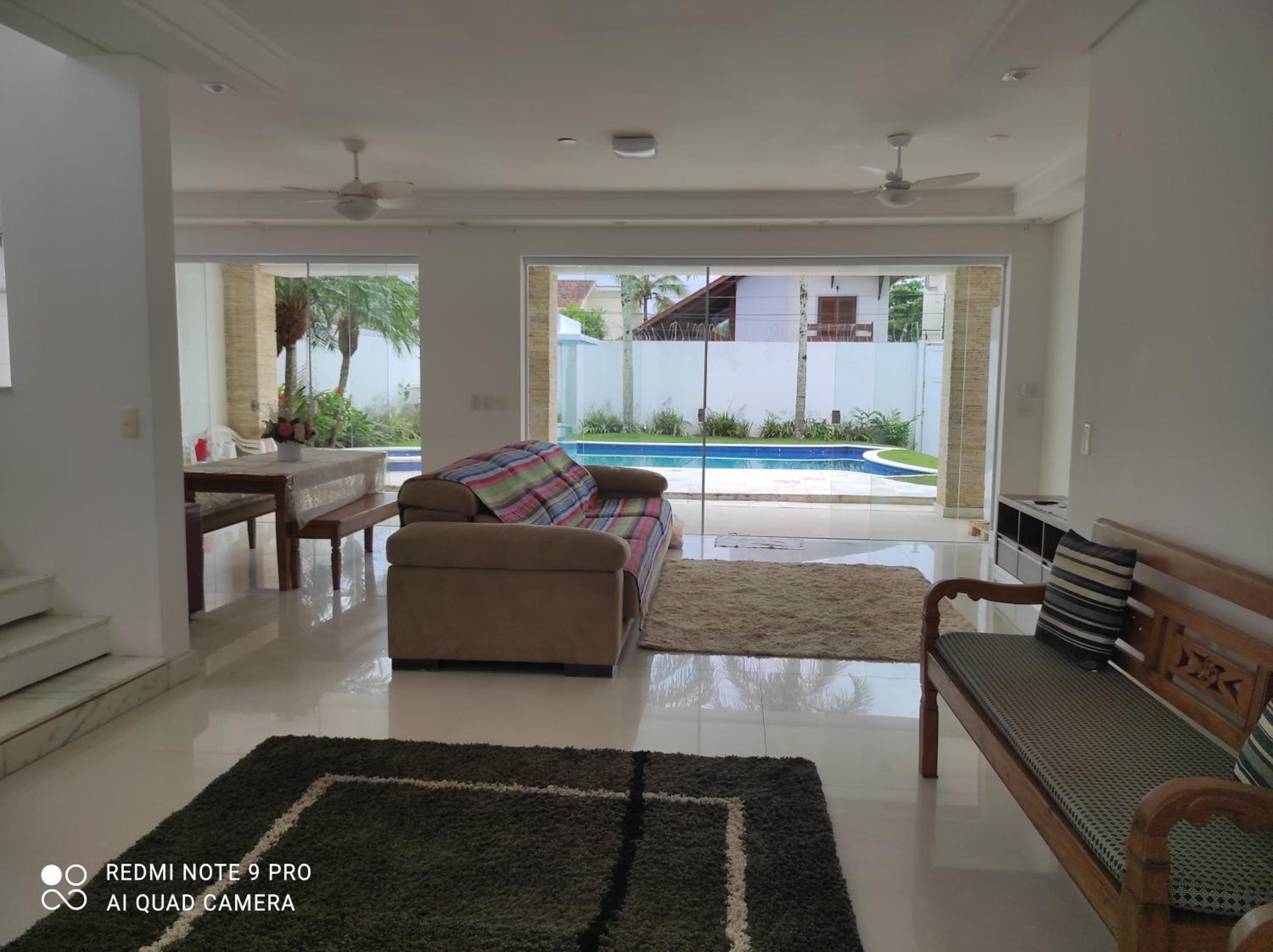 Casa com piscina a 150m da praia da Enseada