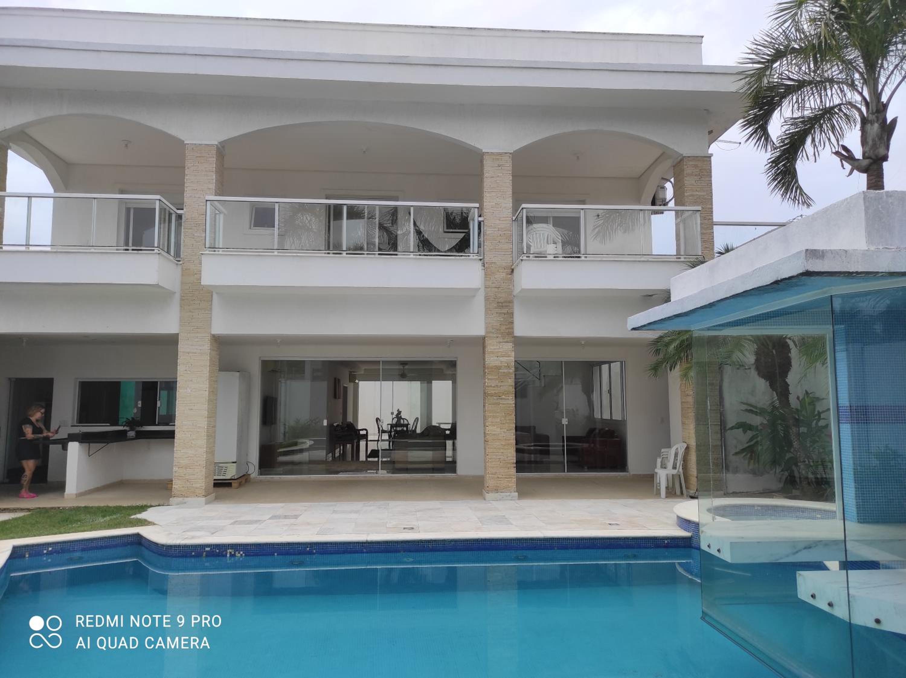 Casa com piscina a 150m da praia da Enseada