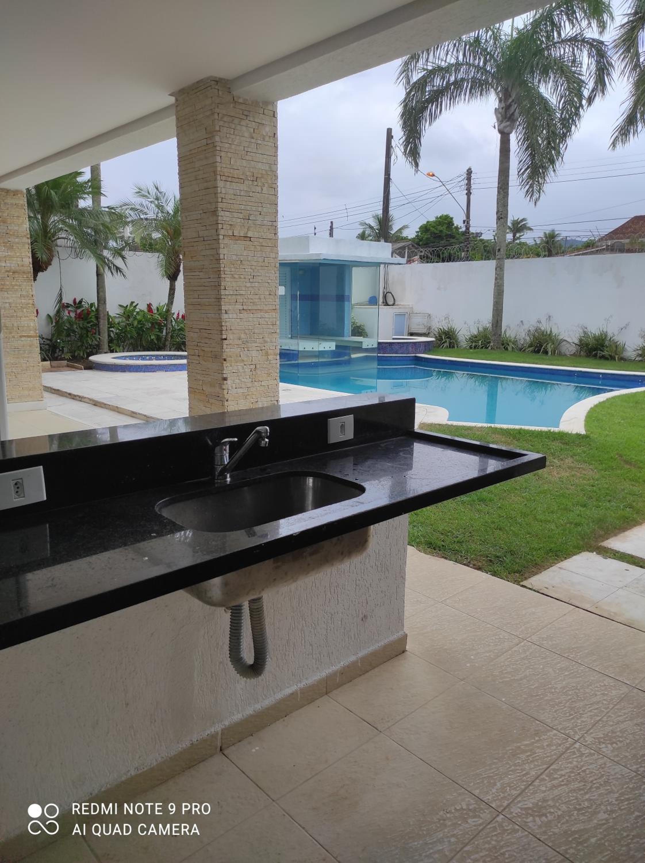 Casa com piscina a 150m da praia da Enseada