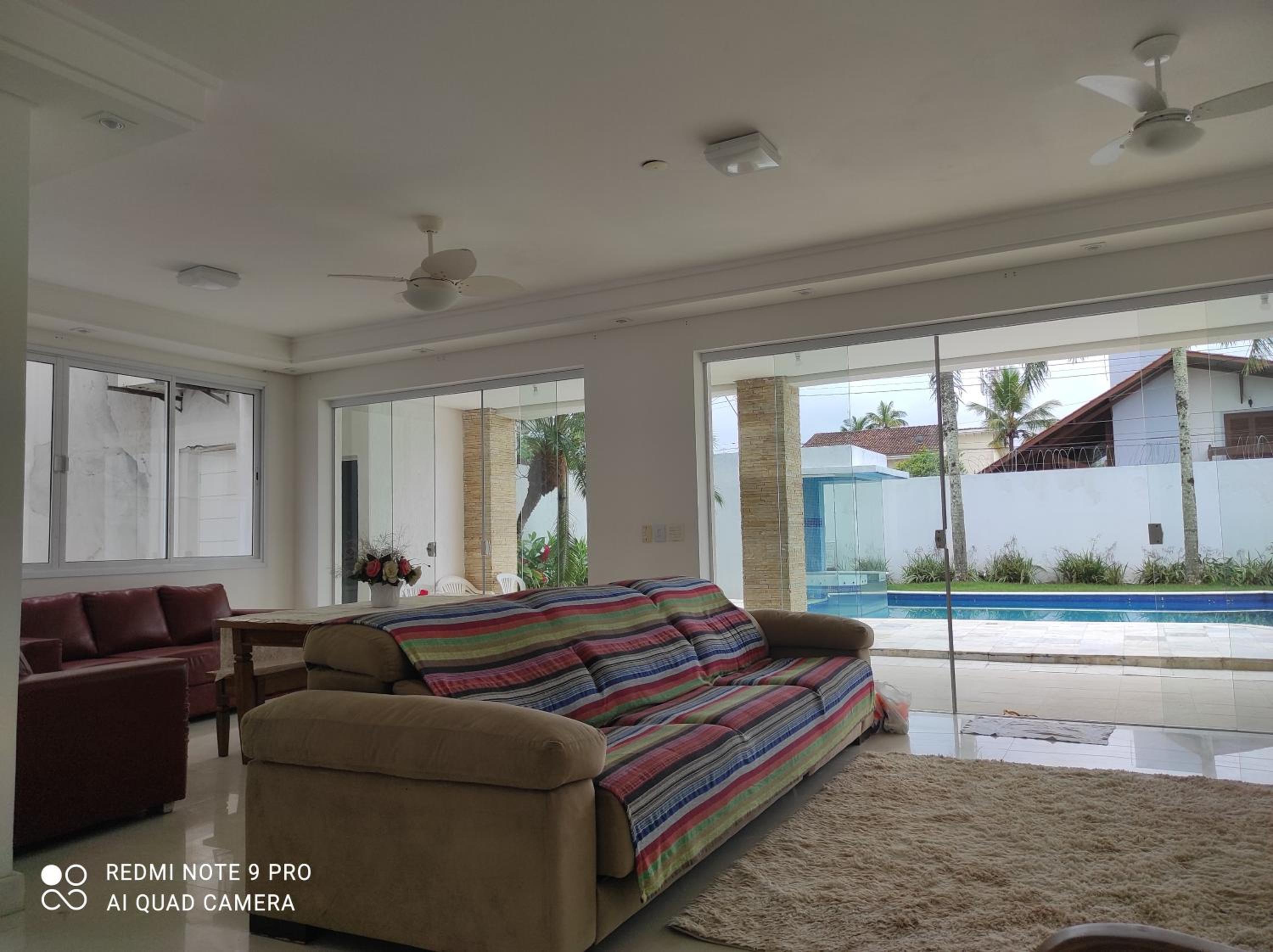 Casa com piscina a 150m da praia da Enseada