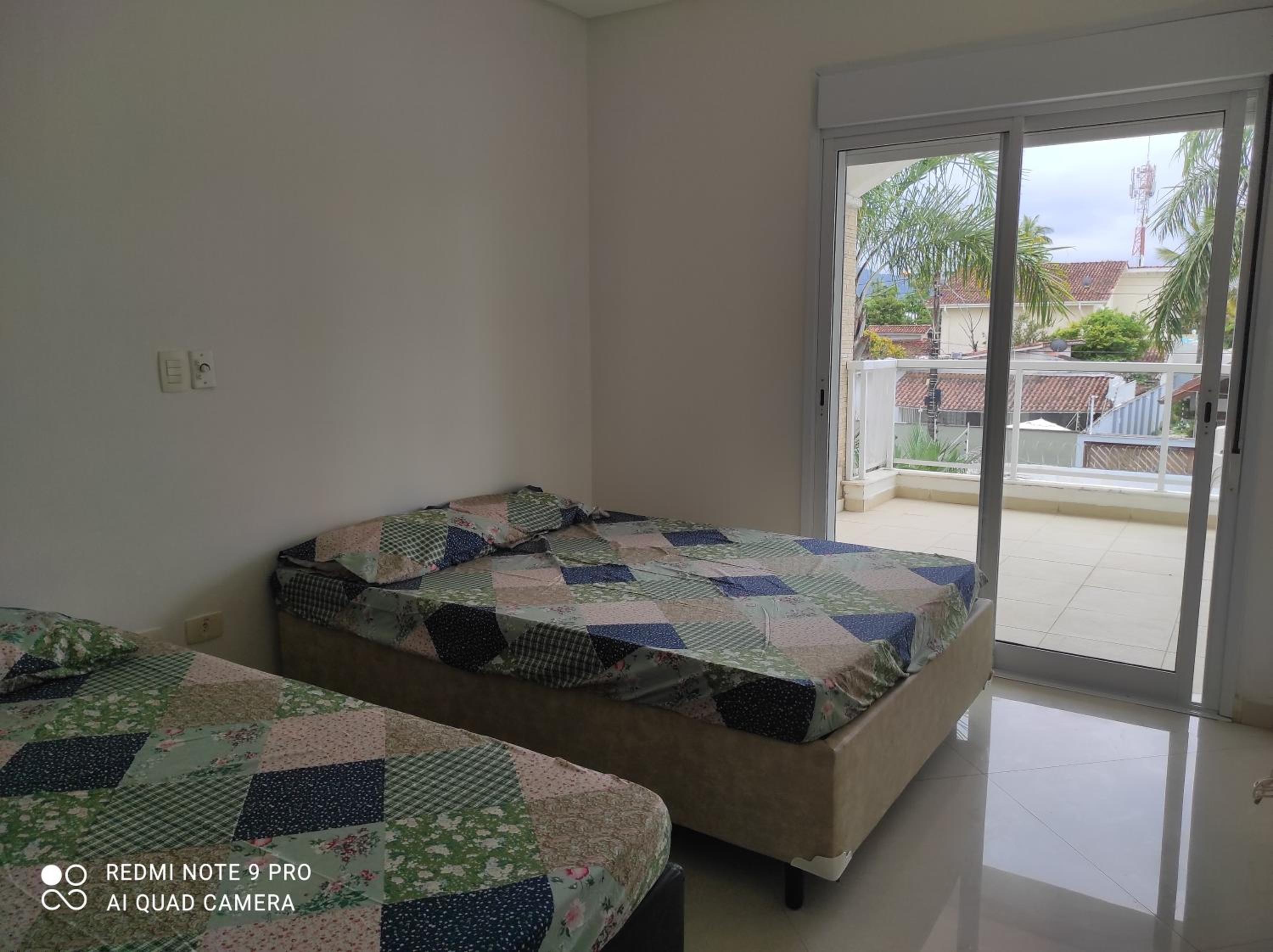 Casa com piscina a 150m da praia da Enseada