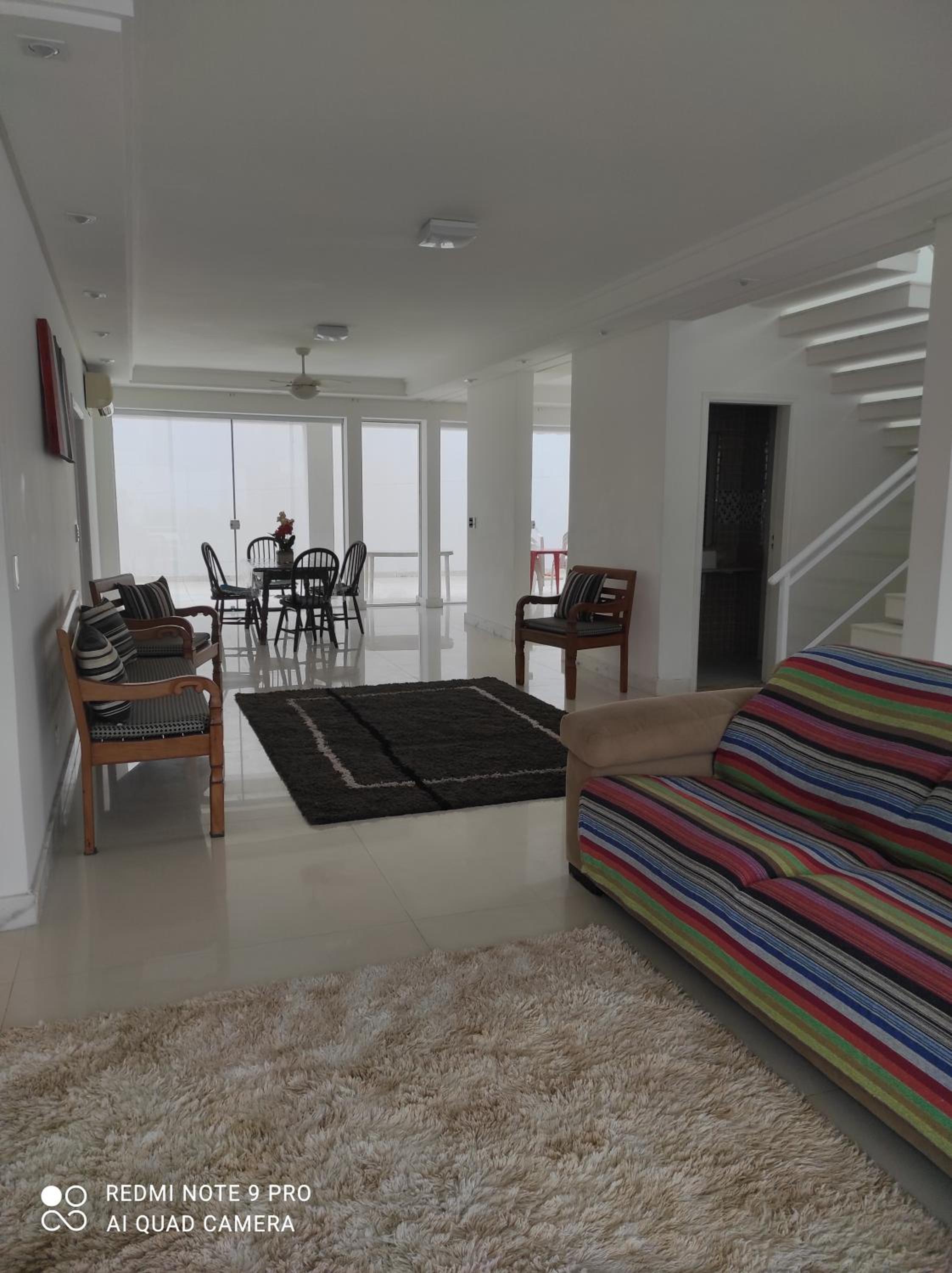 Casa com piscina a 150m da praia da Enseada
