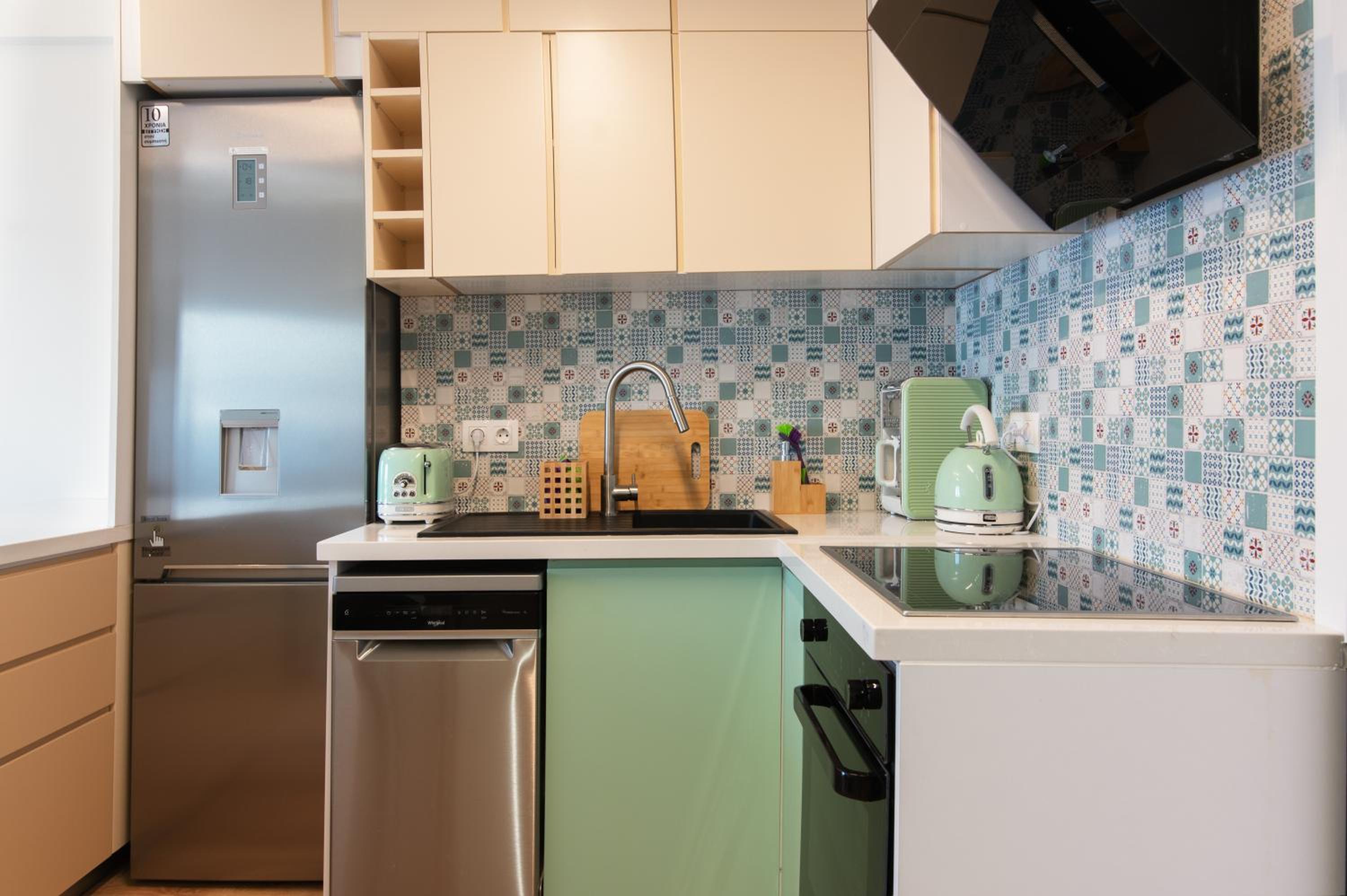 Luxury 1-Bedroom Apartment by the Sea in Athens