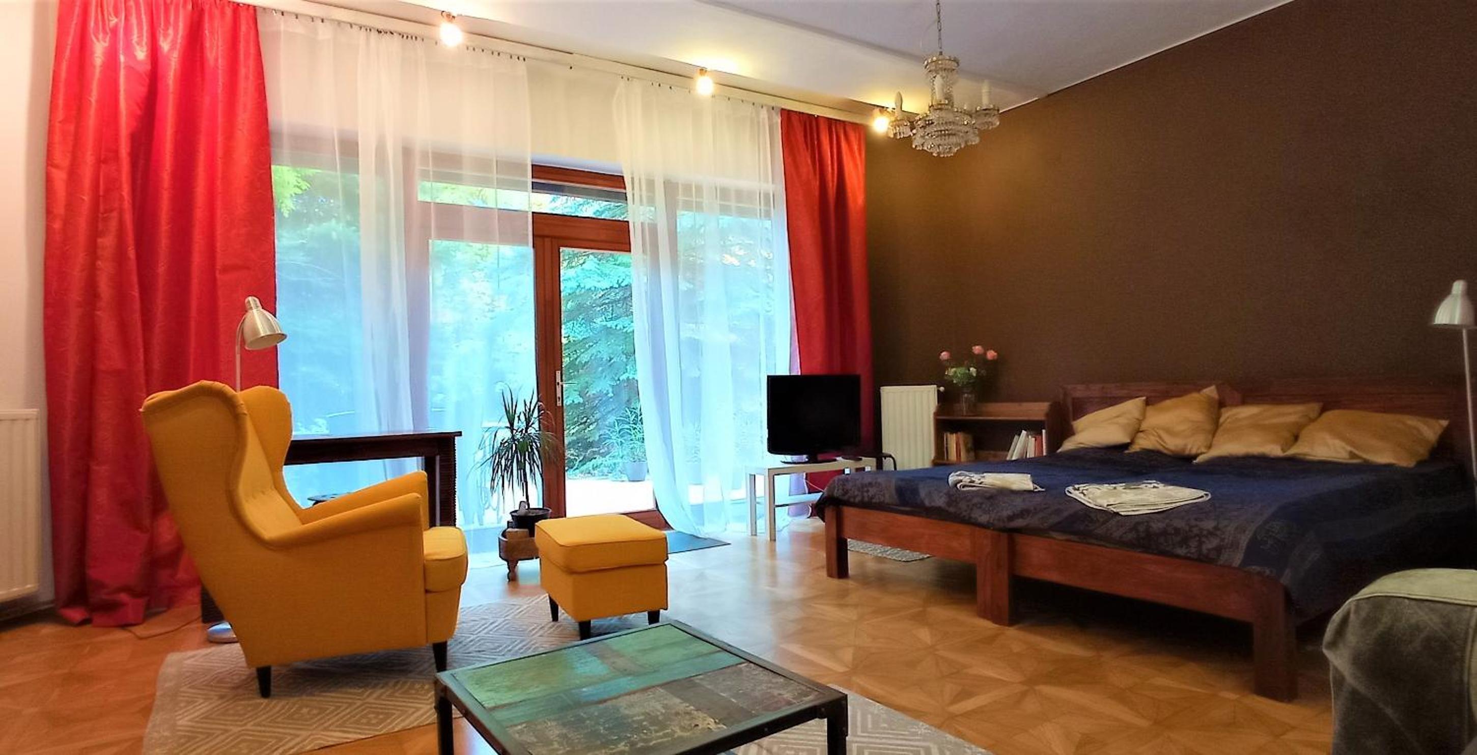 Maharaja Buda Villa Apartment - Private Parking and Garden