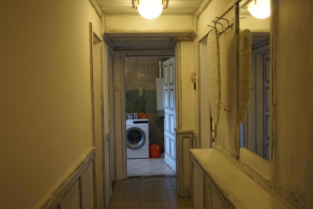 Maharaja Buda Villa Apartment - Private Parking and Garden