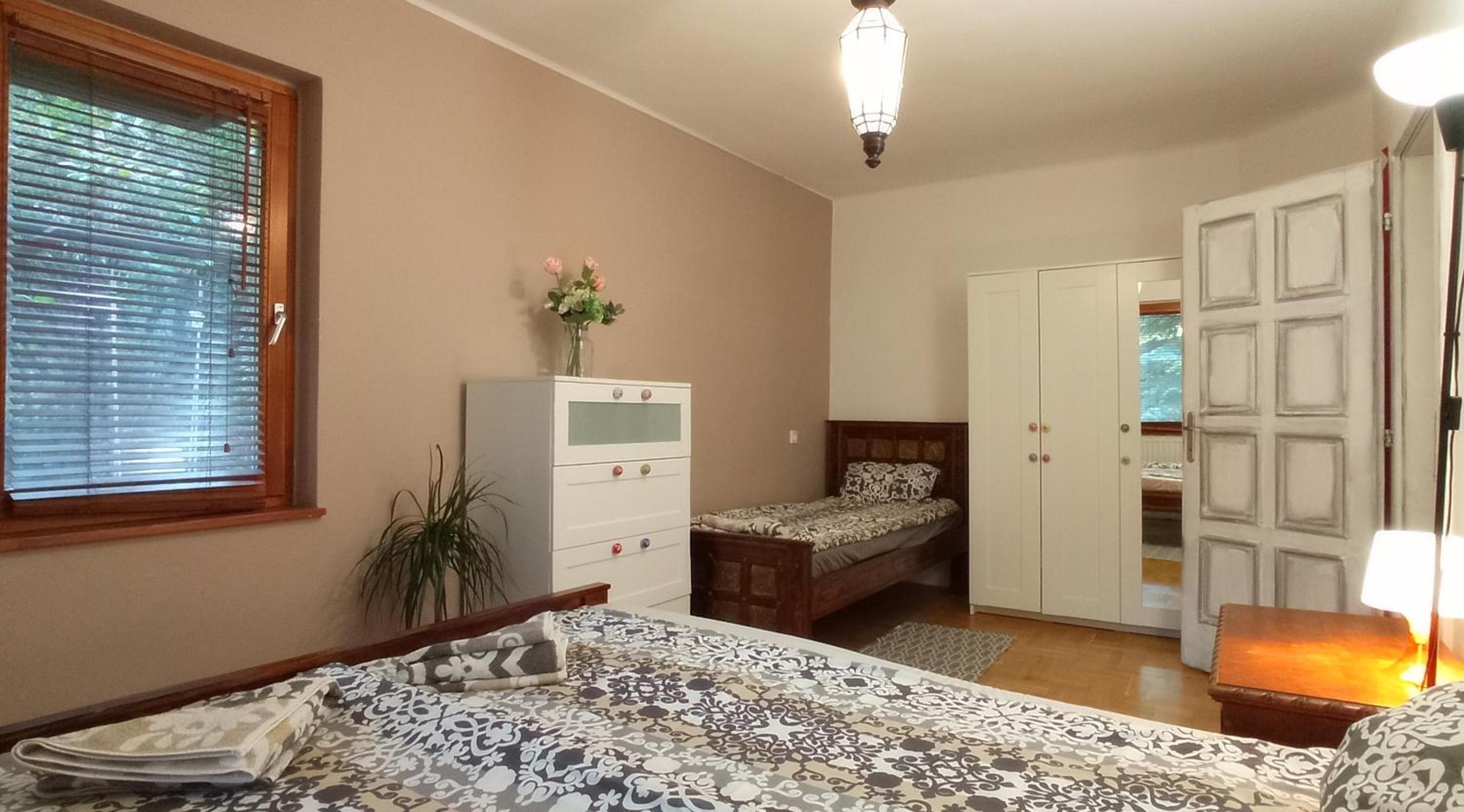 Maharaja Buda Villa Apartment - Private Parking and Garden